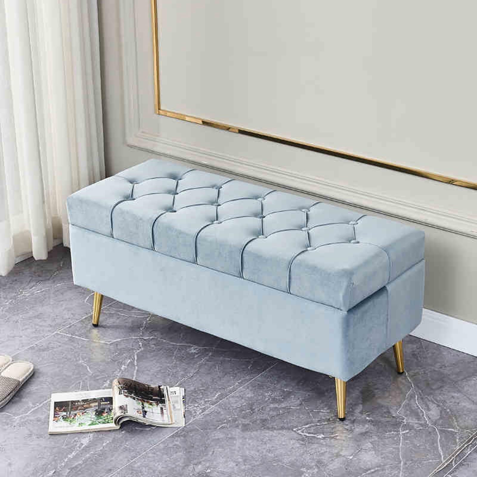 Banc de rangement velours pour cacher le désordre de l'entrée efficacement