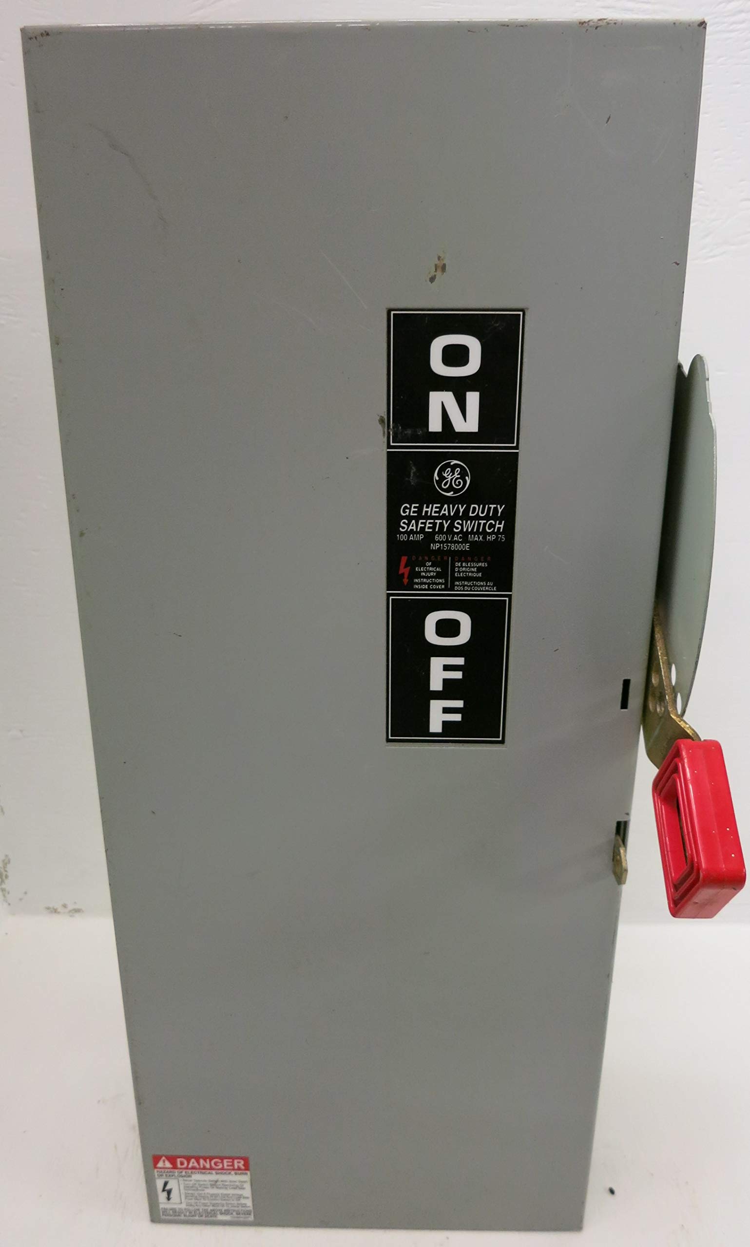 GE Distribution Safety Switch, NEMA Type 1, 100 Amp, 480/600 VAC, 250 VDC, 3 Pole, TH3363