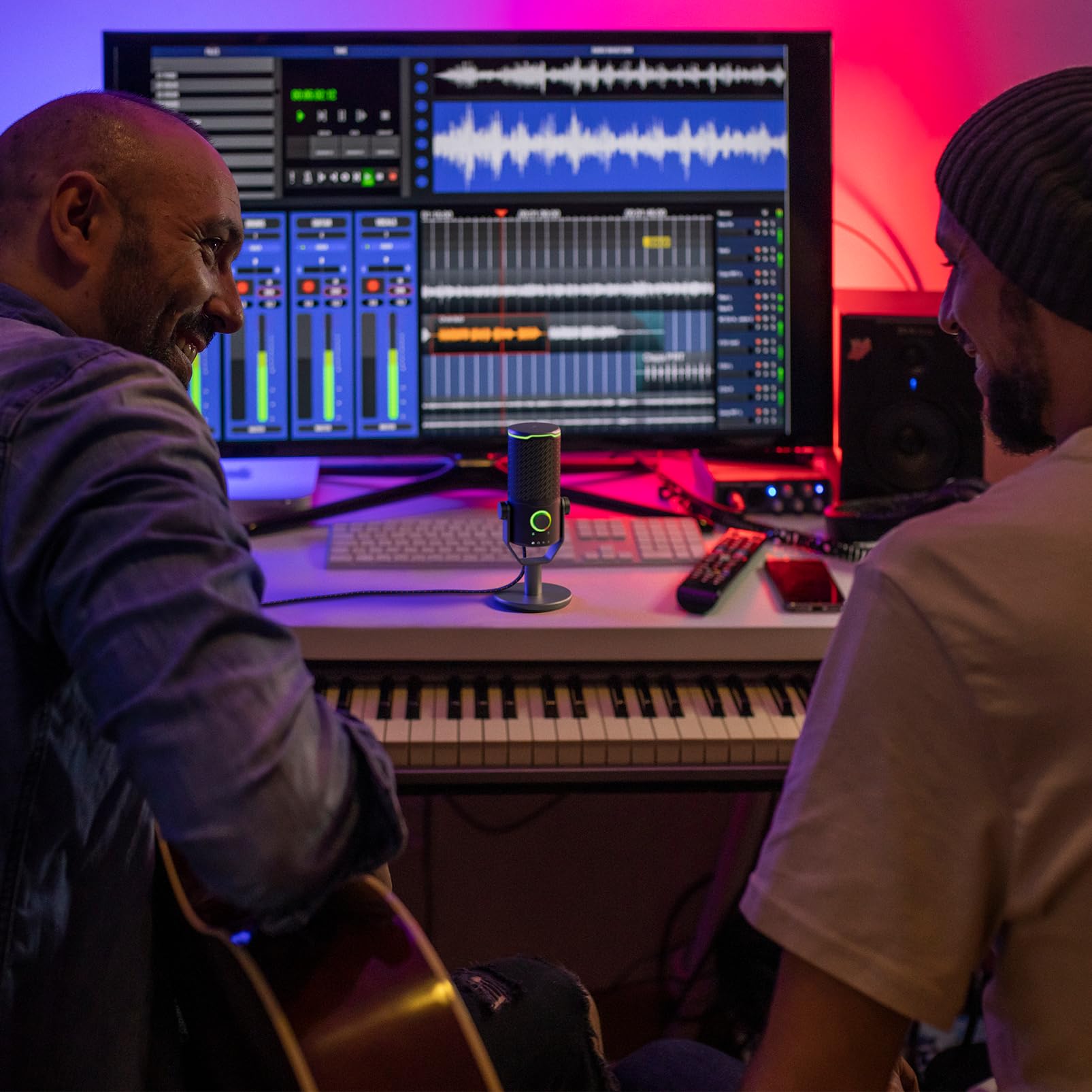 JBL Quantum Stream Studio, Microphone USB haut de gamme équipé de quatre modèles de prise de voix sélectionnables pour le streaming, l’enregistrement et le gaming, compatible avec JBL QuantumENGINE