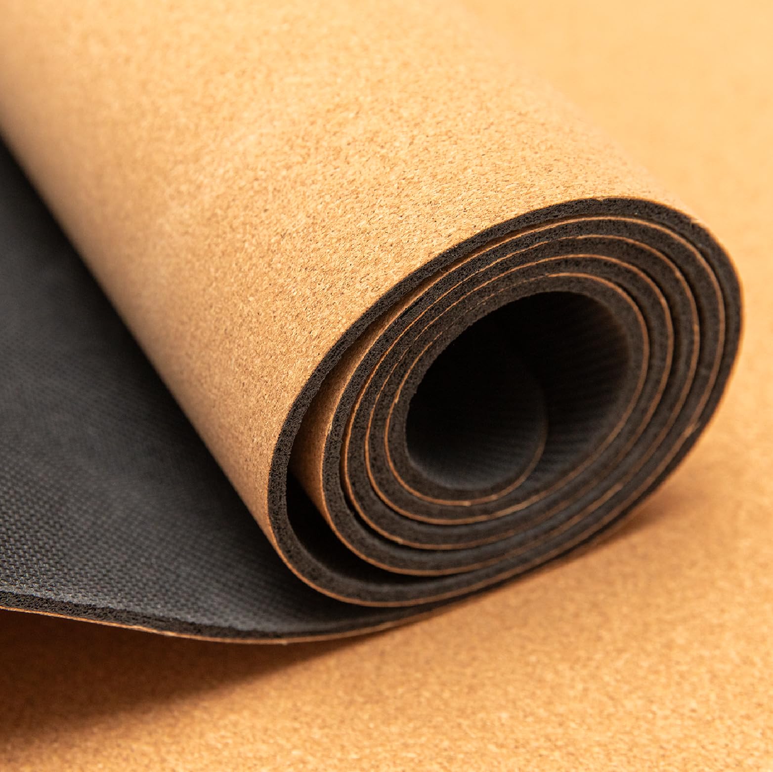 Tapis de yoga en liège antidérapant de qualité supérieure: caoutchouc naturel et liège | 100% naturel et durable | 183 x 66 x 0,4cm | Sangle de transport incluse | Tapis de yoga antidérapant