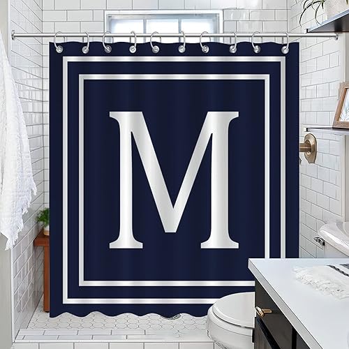 COVOME Cortina de ducha decorativa con monograma de letra M con inicial, juego de cortina de ducha con monograma del alfabeto inglés con ganchos