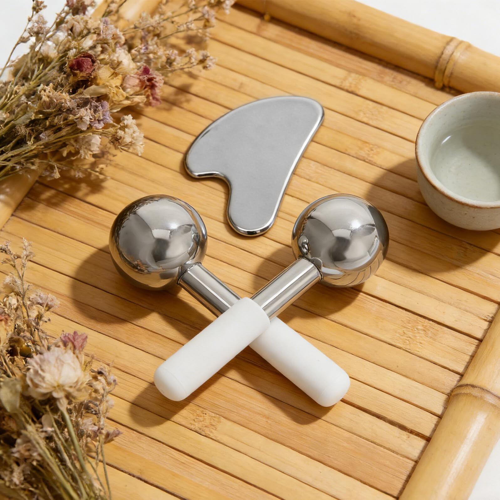 Set Strumenti Gua Sha per Massaggio Facciale e Corporeo Rullo Rinfrescante, Tavoletta Raschiante e Globi – Kit Multifunzionale per Pelle, Contorni del Viso e Sollievo Muscolare –