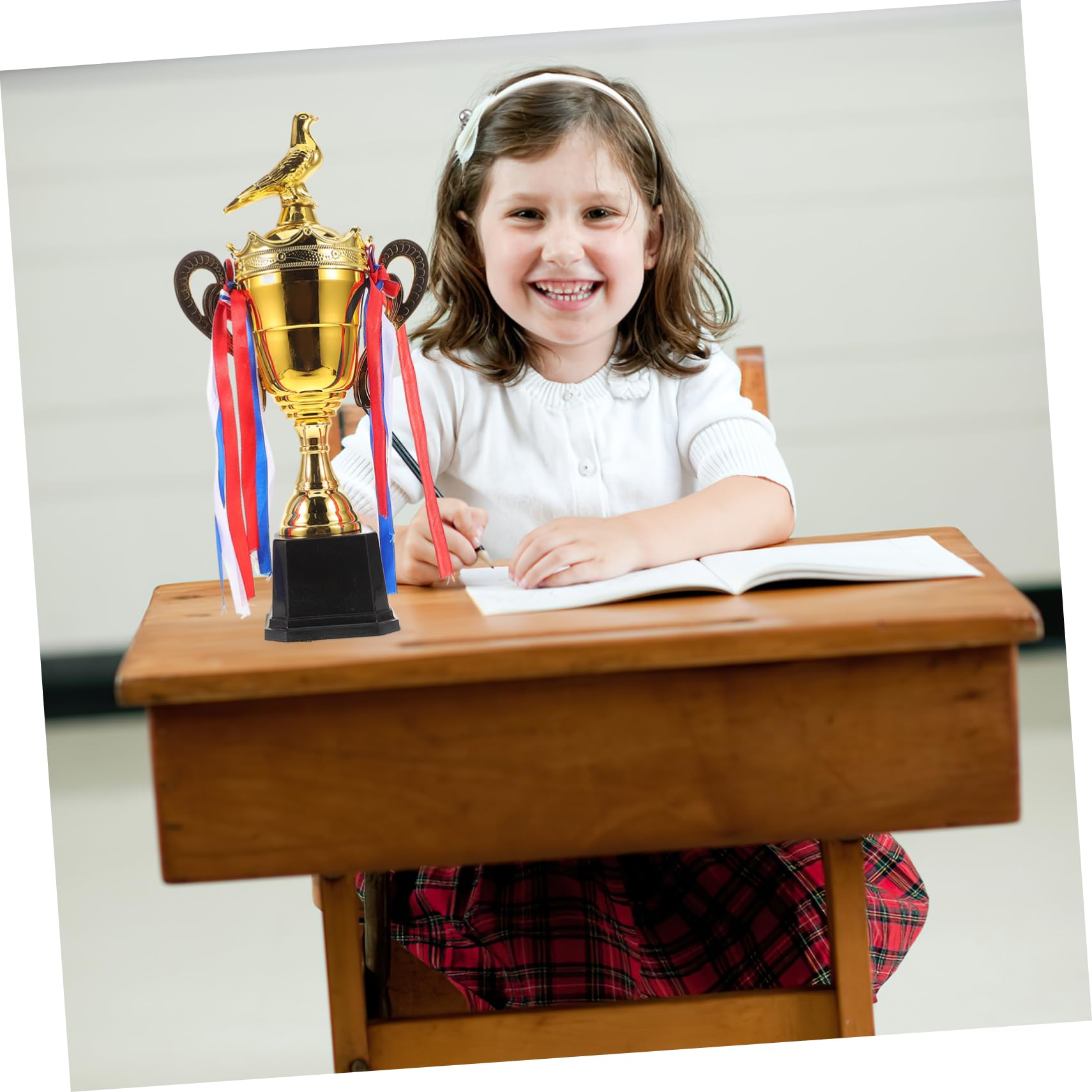 TOYANDONA Coppa in Metallo Oro per Eventi Sportivi Versatile Premio Design a Corona e Colomba Calcio e Back To School Party