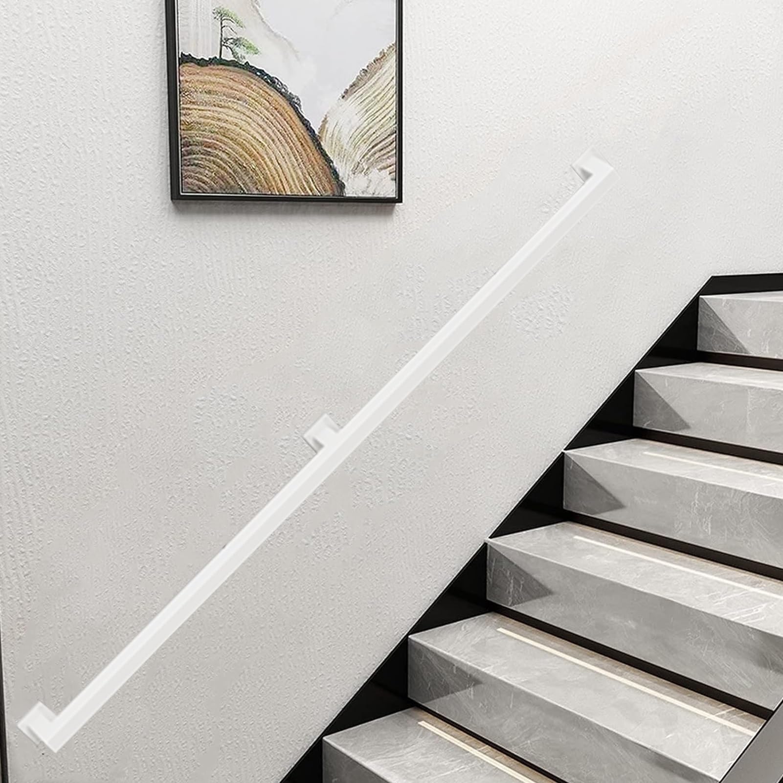 Main courante de escalier blanche en fer avec support mural carre
