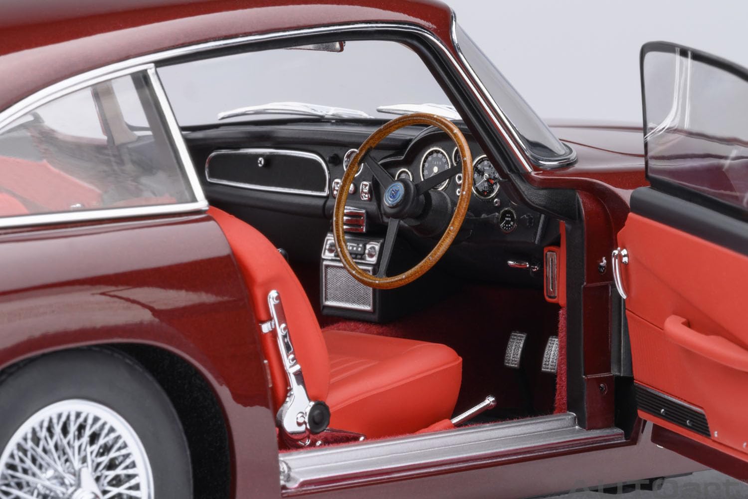 AUTOart 70289 1/18 Aston Martin DB5 dunkelrot metallisches Endprodukt