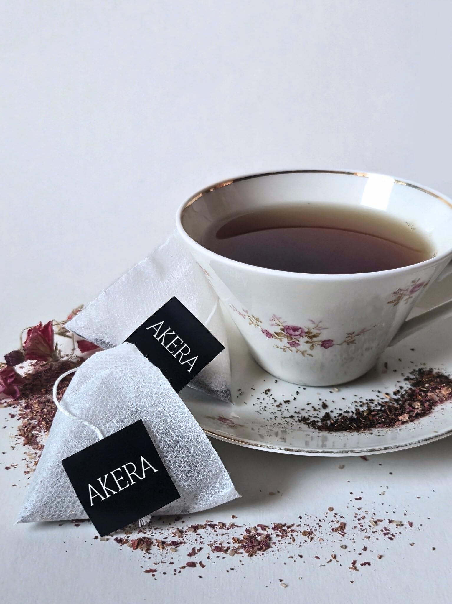 Black tea with sugar, 30 tea bags, box in bulk, AKERA tea 300g, 20 doypacks