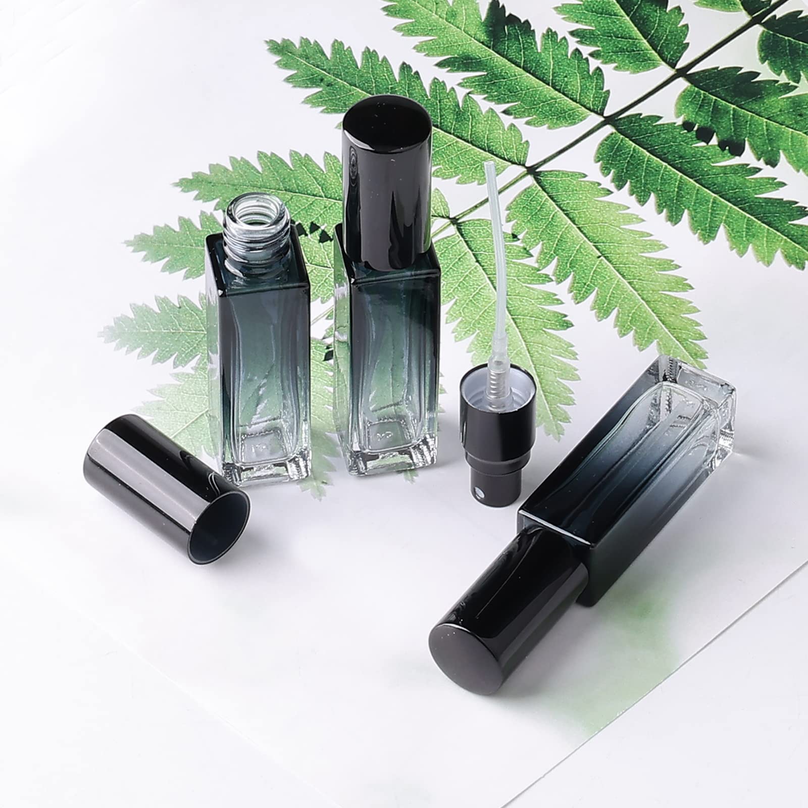 Mini flacone spray quadrato da 10 ml in vetro, vuoto, ricaricabile, dispenser liquido per la cura della pelle (tappo nero)