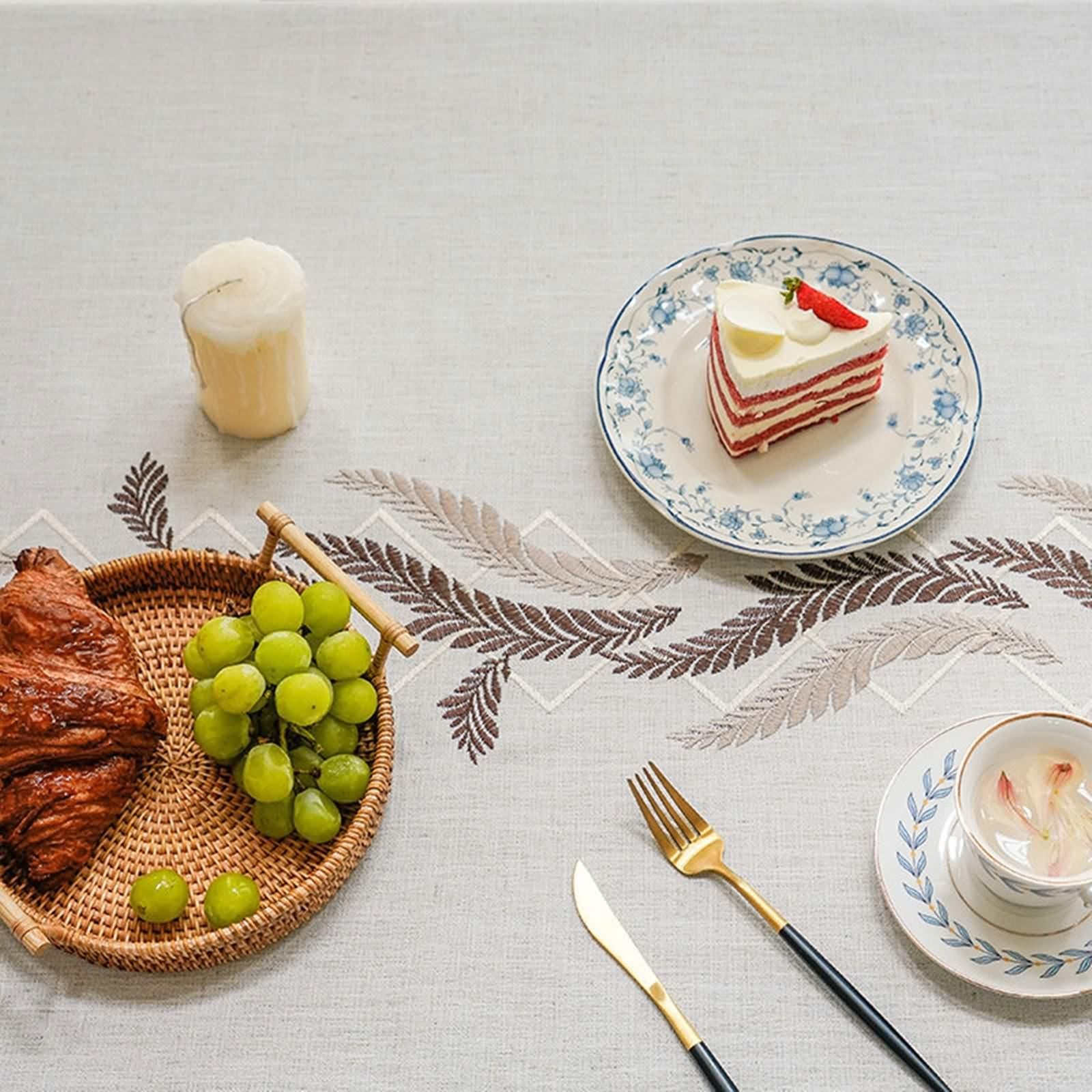 Tischdecke 140x220CM, Rechteckig Tischtücher Blatt mit Quaste Baumwolle Leinen, Tischdecke für Gartentisch Wasserabweisend für Esszimmer, Garten, Hochzeiten, Kaffee
