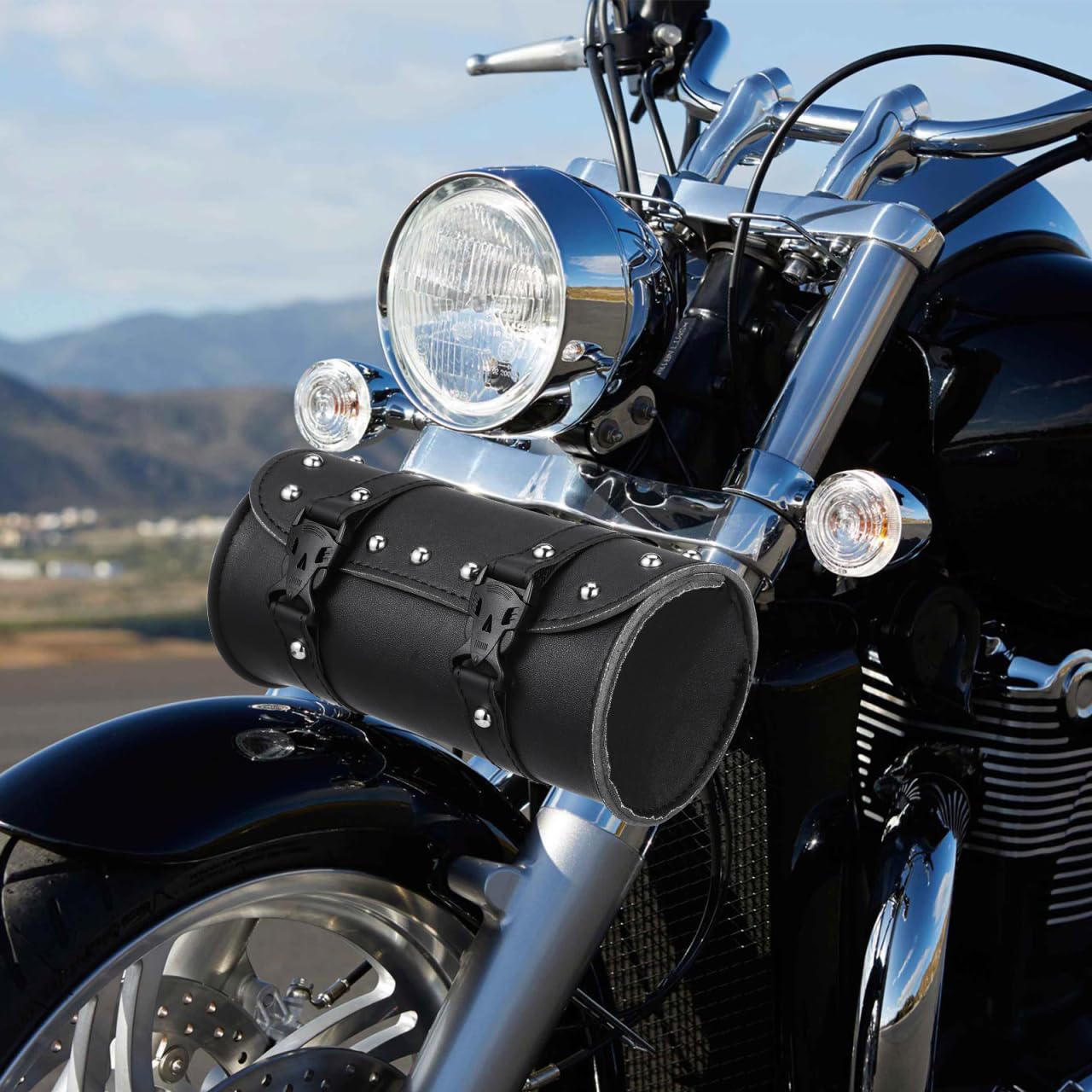 LIOOBO Runde Motorrad Werkzeugrolle aus PU Leder, wasserdichte Satteltasche Universal für Motorrad & Fahrrad, Kleine Werkzeugtasche mit 2 Riemen für Heck, Lenker & Rahmen