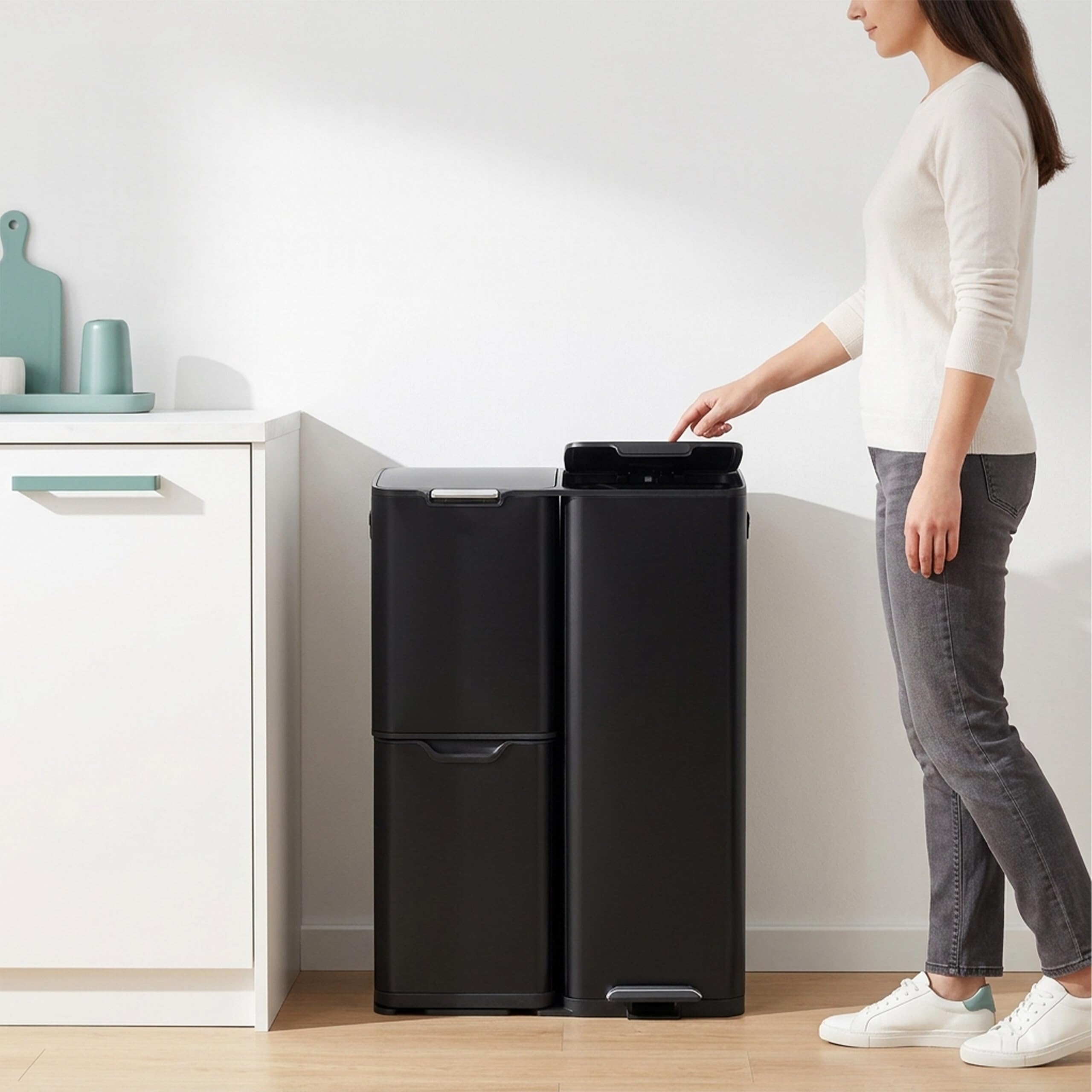 Papelera Relaxdays 3 compart., 60 L, Cubos extraíbles, Cierre Suave, Pedal, Acero INOX, Separador residuos Cocina, Negra