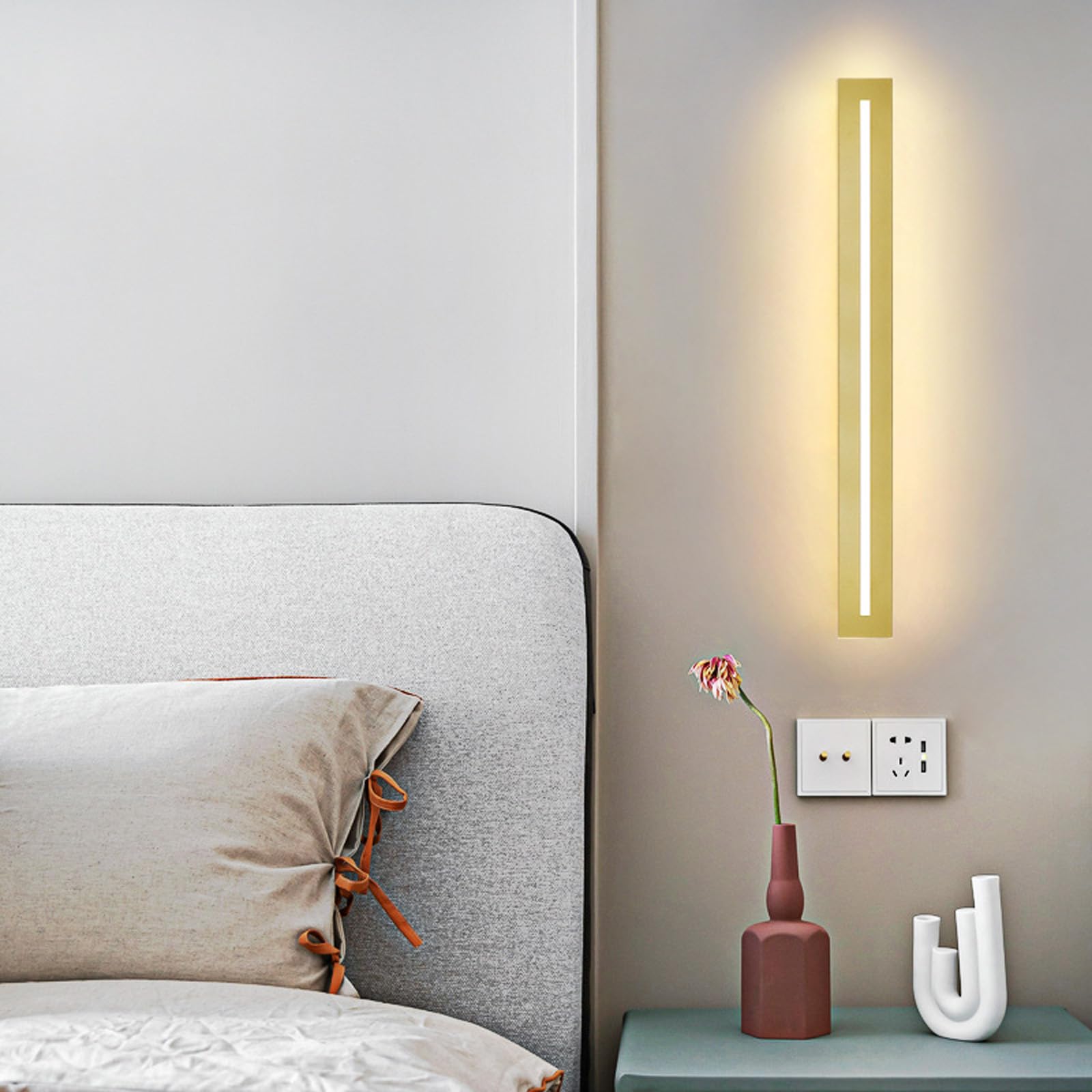 Aplique de pared largo dorado con luz cálida y diseño minimalista nórdico 8