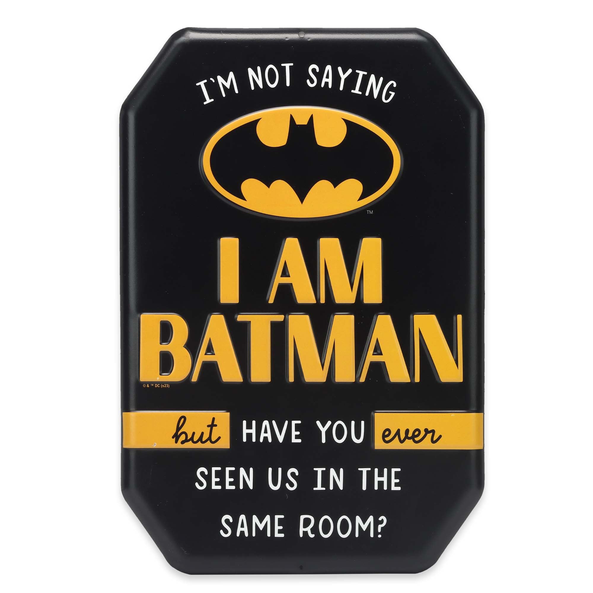DC Comics - Targa in metallo goffrata con Batman I'm Not Saying I Am Batman, divertente decorazione da parete per camera da letto o stanza degli uomini