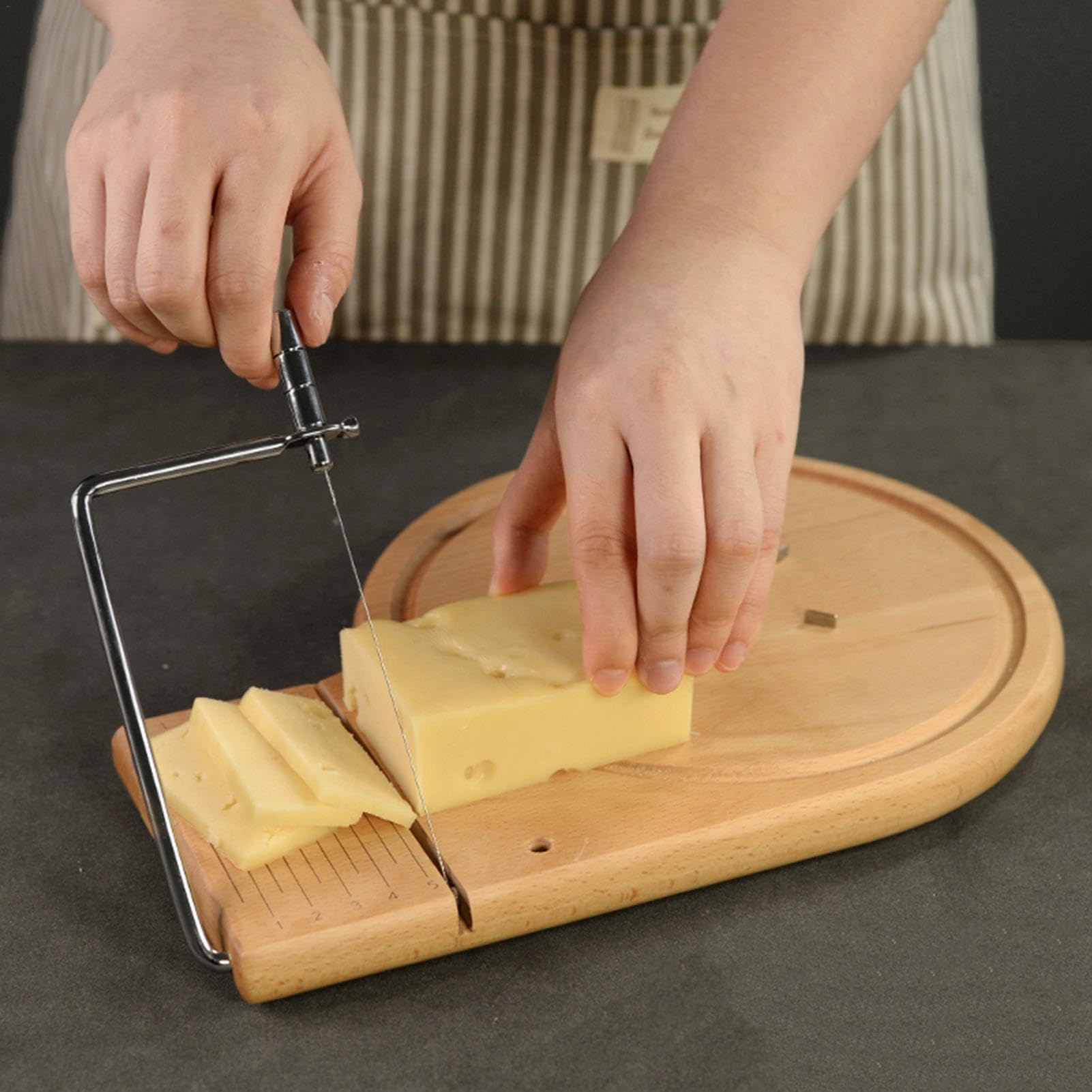 Hand Käsereibe und Schneider Edelstahl Käsezerkleinerer mit ergonomischem Griff für Blockkäse, rotierendes Blumendesign, professionelles Küchenwerkzeug