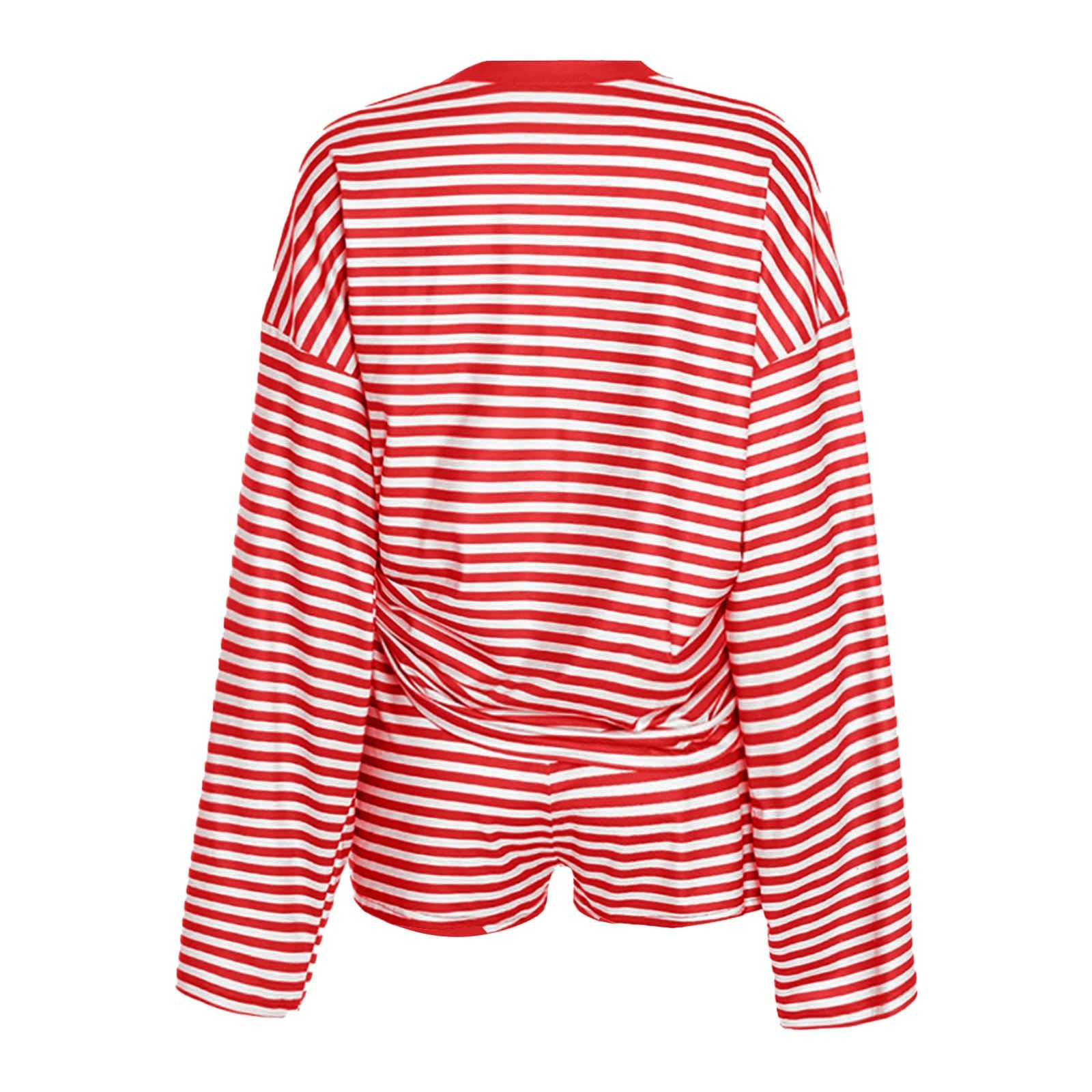 Lässige, locker geschnittene Streifenshorts – bequemes Zweiteiler-Outfit für den Sommer.