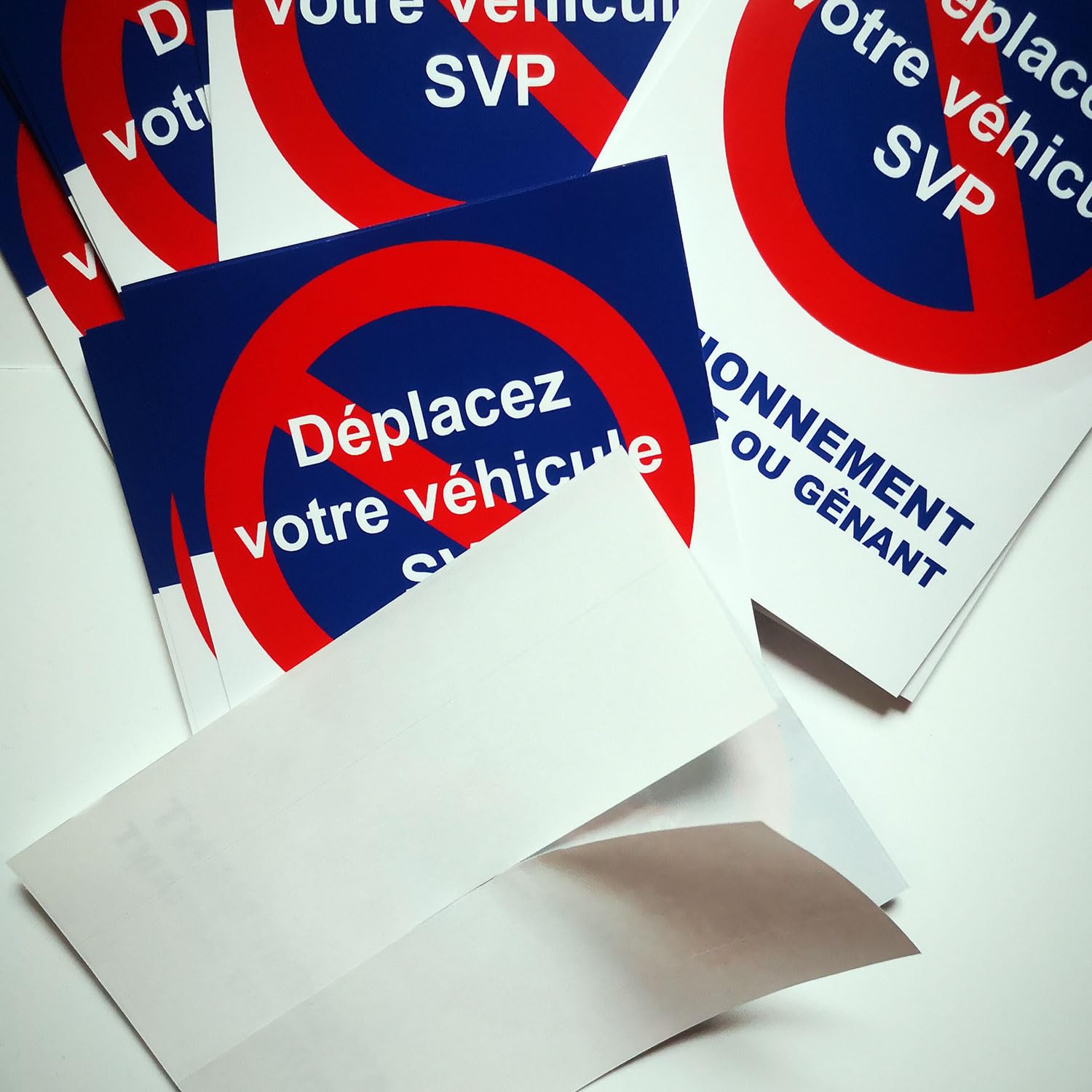 Stickers Stationnement Gênant vendus par 50. Difficiles à décoller. Autocollants mauvais stationnement. 10,5 x 14,8 cm