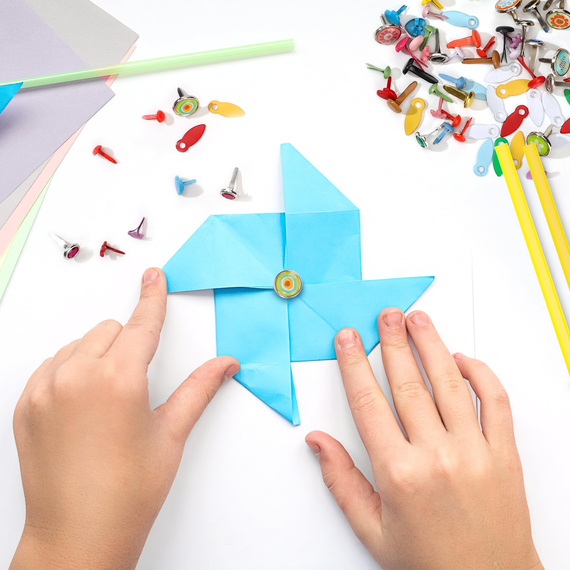 CORHAD 50pezzi Mini Borchie Forma di Cuore in Borchie per Scrapbooking e Artigianato Rosso per Lavori di Carta e Creazioni Fai da Te