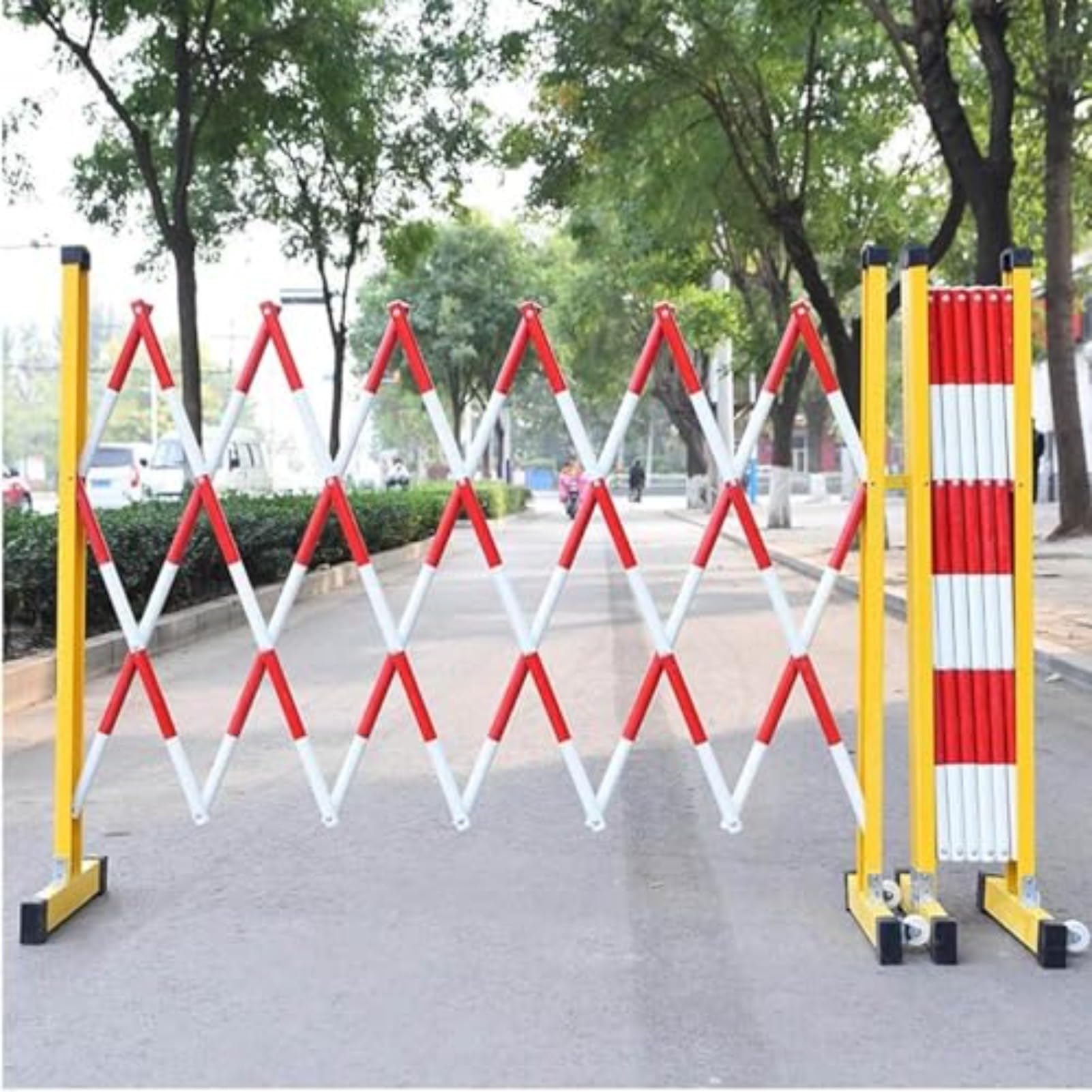 Barrière de sécurité rétractable mobile à roulettes pour chantiers de construction