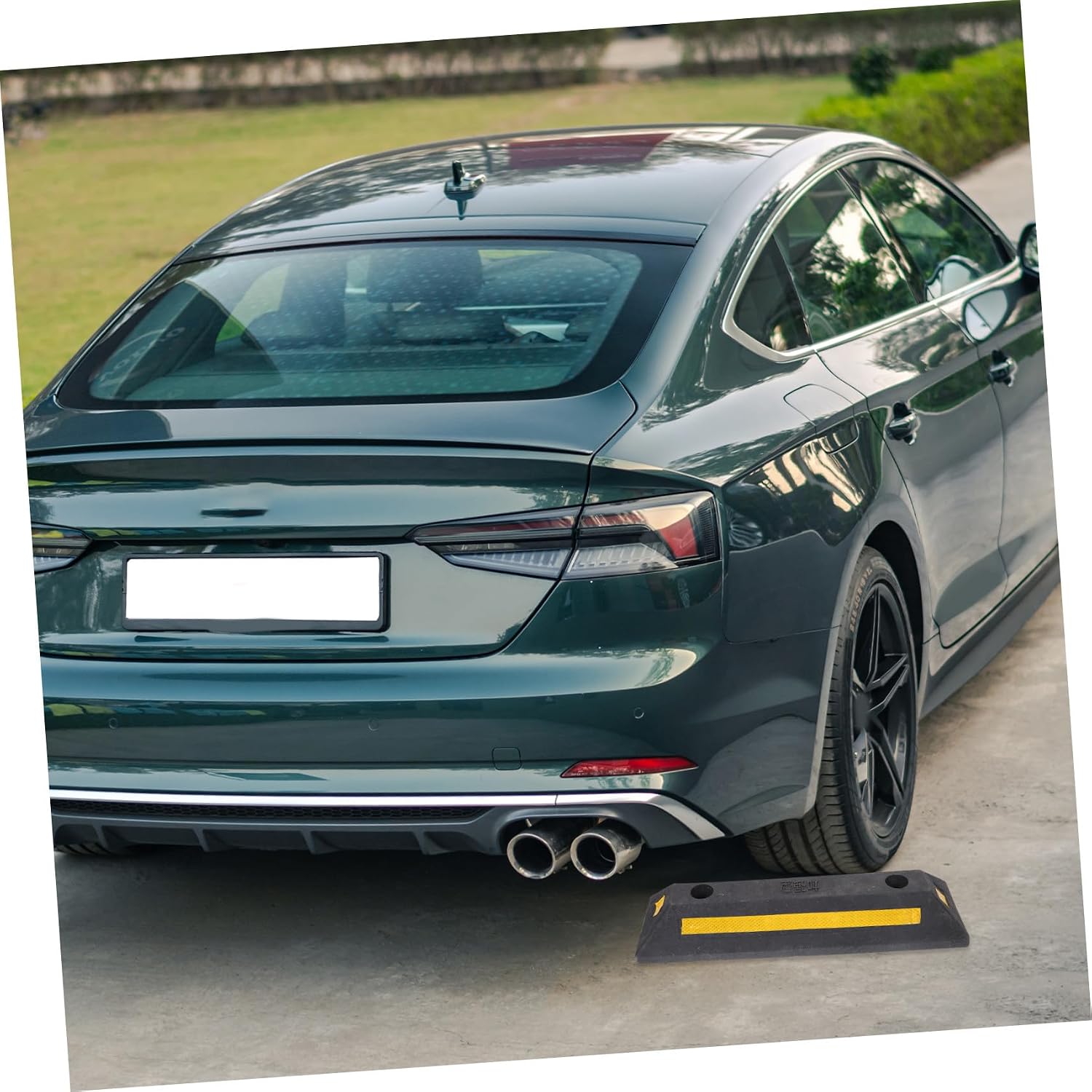 Rubber Parking Stopper with Pre Drilled Hole for Plaza Lots