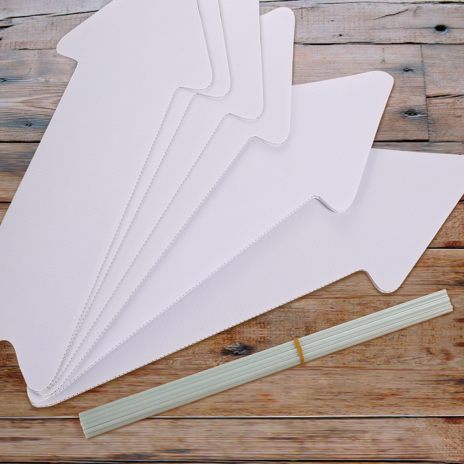 6pcs Flèches de Jardin avec Piquets, 45x13cm Panneau de Jardin Vierge Plastique This Way Yard Sign Panneaux de Flèche Vierges Panneaux Directionnels de Mariage pour Fête d'Anniversaire (Blanc)