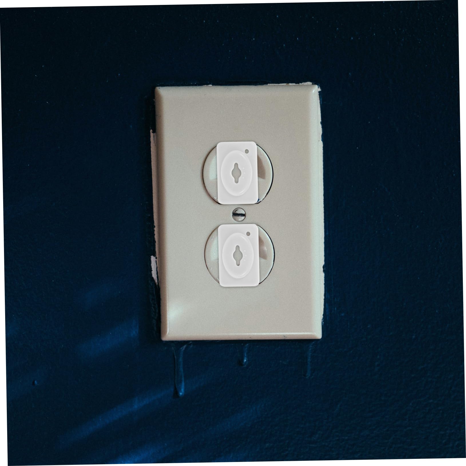 ERINGOGO 10Pcs Babyproof Outlet Covers Safety Plug Protectors for Standard Outlets Easy Installation Electrical Safety Covers Sleek Design for Home Decor from Hazards