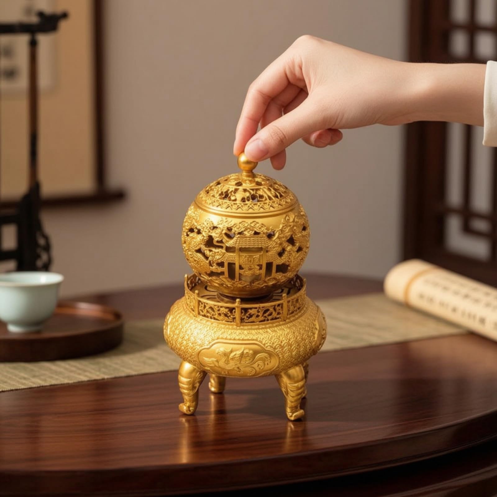 MagiDeal in Ottone tore Censiere Diffusore Compatto da Tavolo con Coperchio Forato Finiture in Rilievo Robuste Adatto a Meditazione Tisane Scrivania Mensole, Ottone