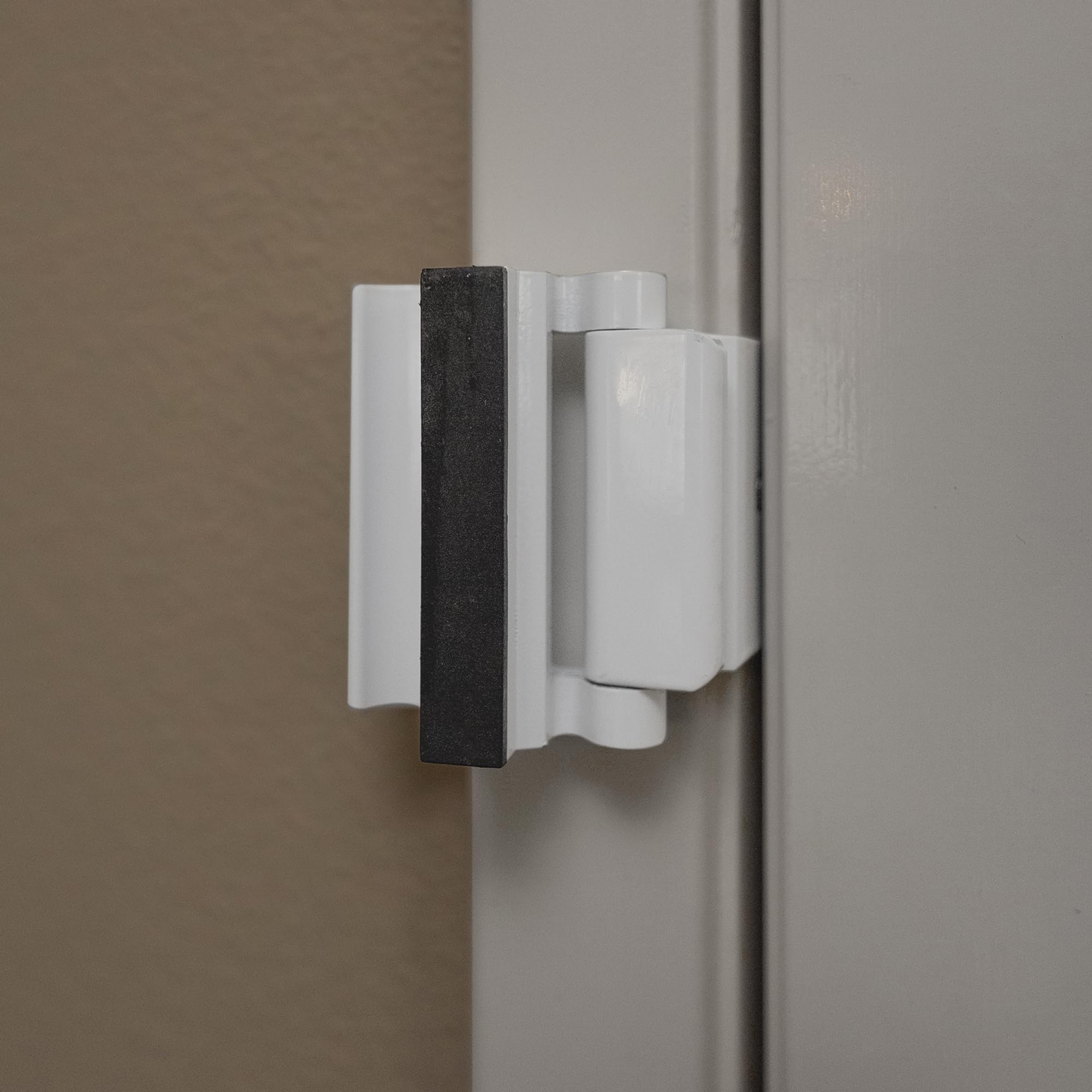 Prime-Line U 114707 Bloqueador de puertas, bronce