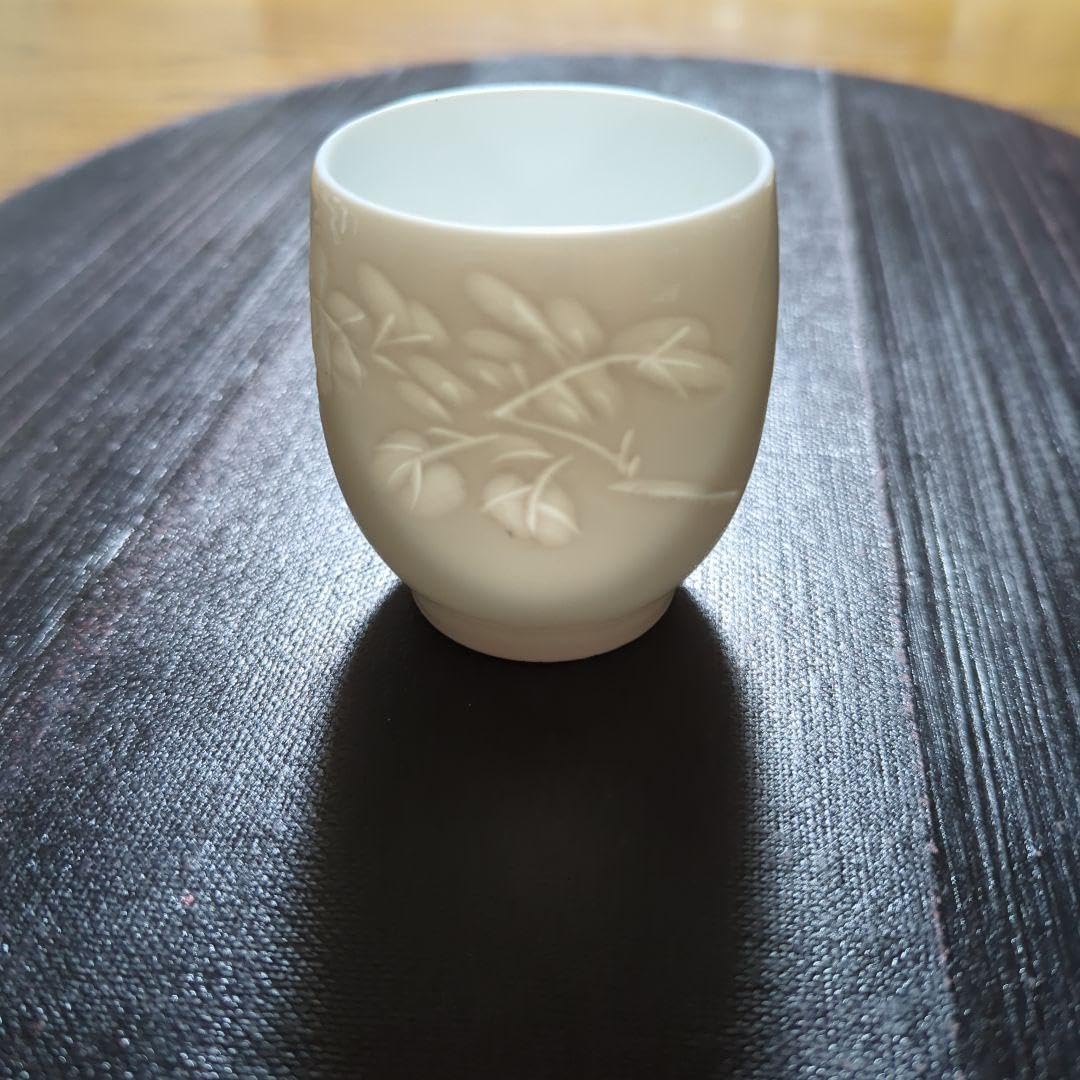 Amazon | 出石焼 昇山 白磁湯呑み 透かし花絵 | ノーブランド品