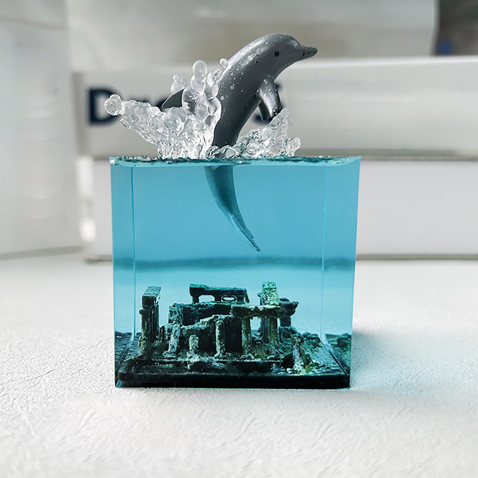 Table lamp, Shark Diver Night Light, Glow-in-The-Dark Night Light, Handmade Resin Shark Light, Marine Resin Cube Jewelry, Novelty Desktop Gift for Children's Room (Dolphins)
