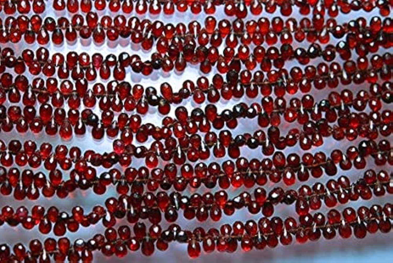 Grenat du Mozambique perles gouttes pour créer des bijoux élégants au quotidien