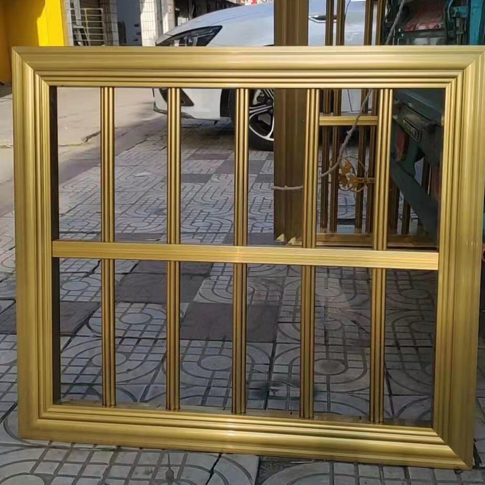 Inferriate per Finestre Barre di Sicurezza Fisse per Finestre Alta Resistenza con Finitura Perimetrale, Griglie Antieffrazione Lega Alluminio Color Oro, Protezione(W100xH55cm/39x22in)