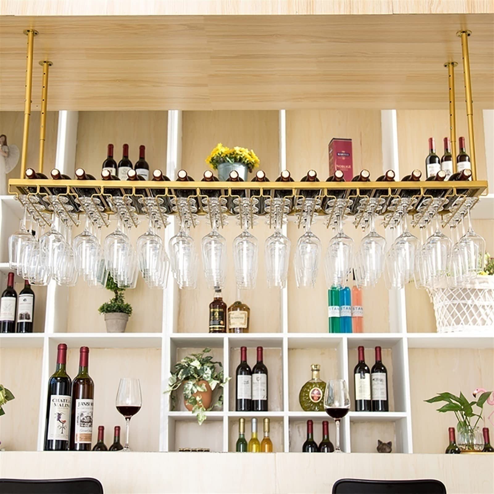Casier à vin étagères suspendues pour libérer de l'espace sur le plan de travail