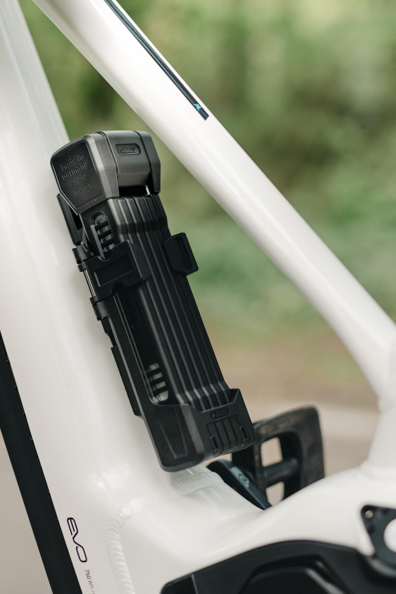 ABUS Antivol pliable BORDO 6200K SH - Antivol flexible avec support - Corps de l'antivol pivotant à 360 degrés - Sécurité garantie grâce à l'acier trempé et au cylindre XPlus - 127 cm, noir