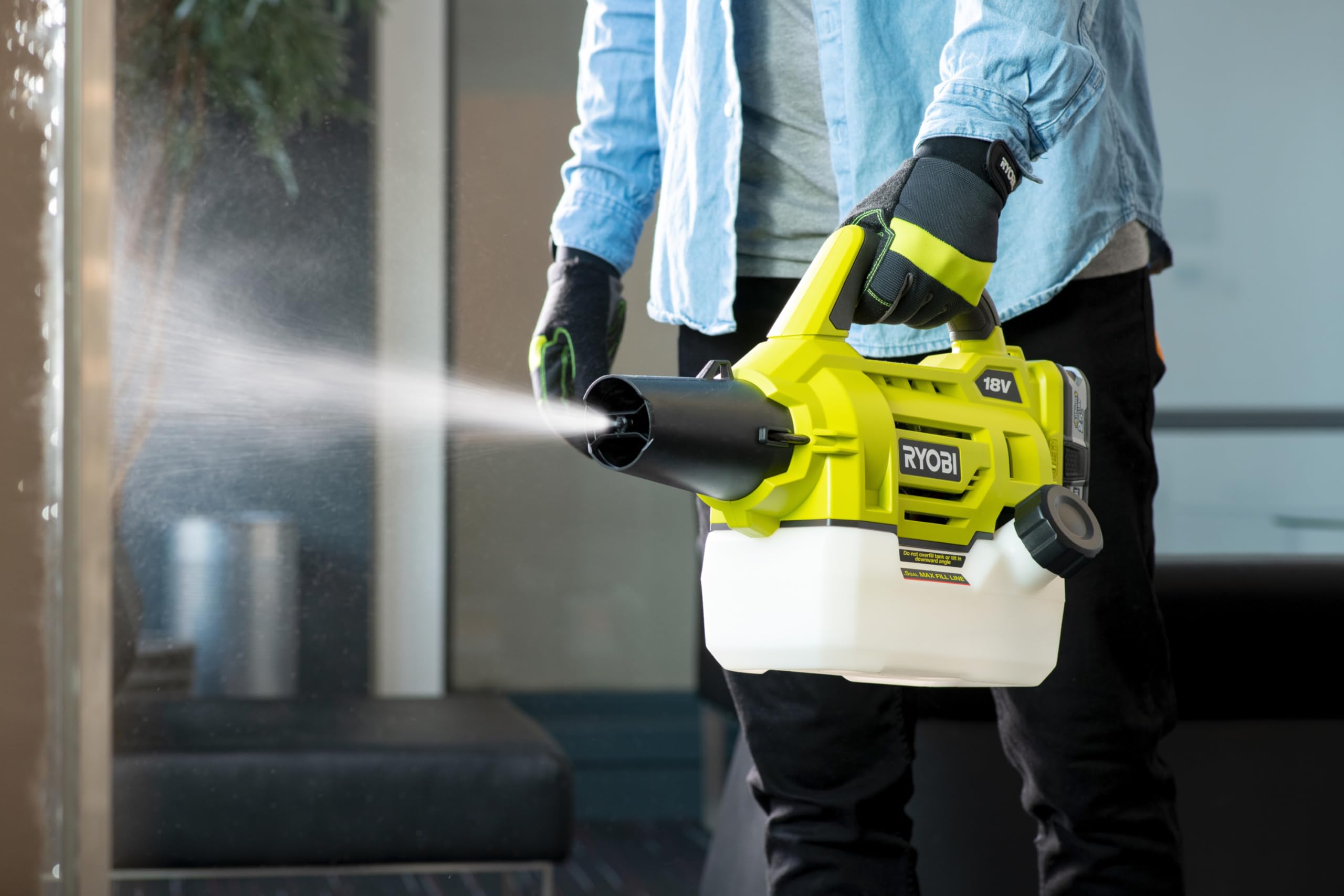 Ryobi Atomizzatore a Batteria 18V ONE+ con Batteria 2,0 Ah e Caricabatterie Rapido, Tanica 2L, Senza Pompaggio Manuale, Gittata fino a 4.5 m, per Superfici Difficili da Raggiungere, RY18FGA‑120