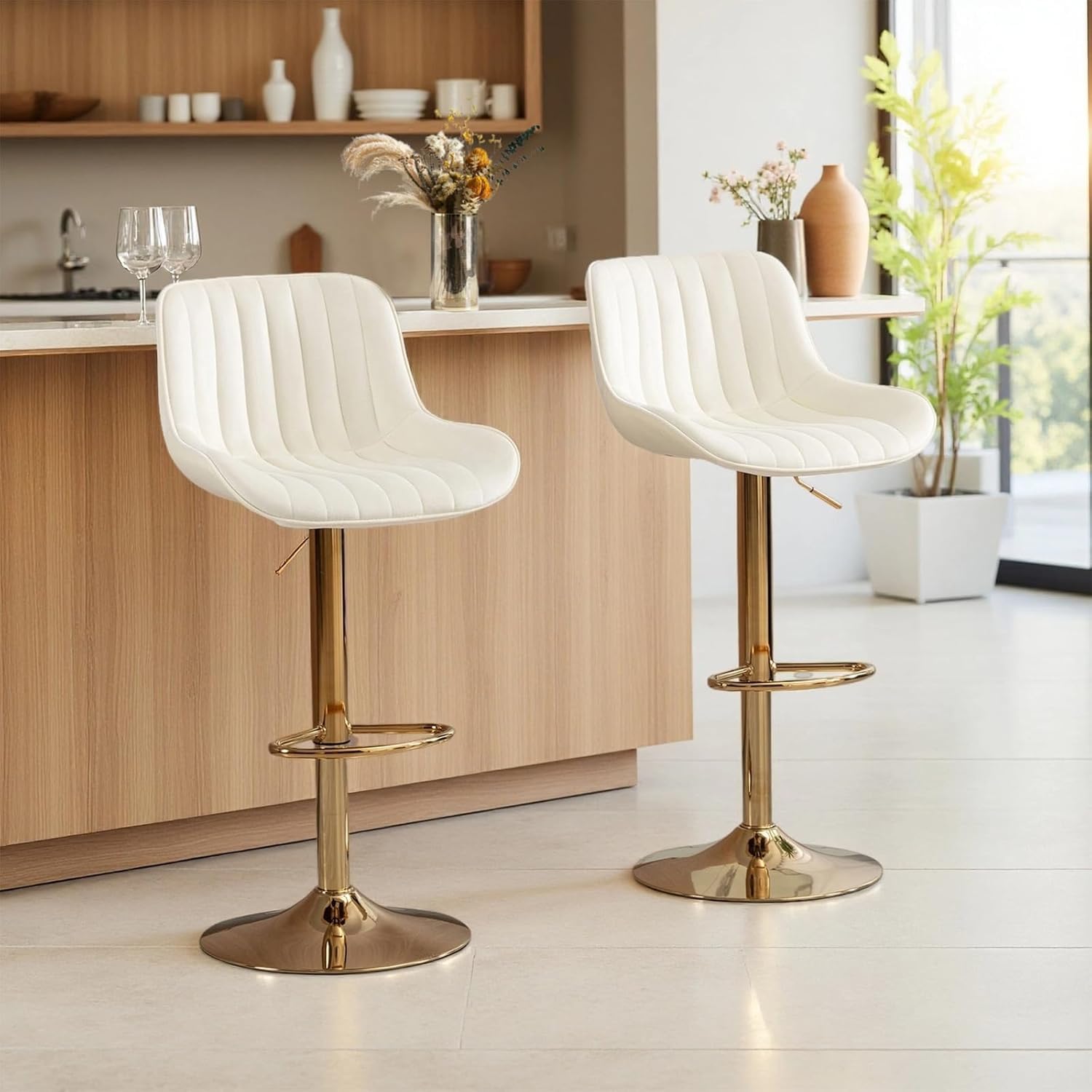 Juego de 2 Taburete de Bar de Terciopelo Taburetes Altos de Cocina Regulables en Altura 60-82cm Giratorio en 360° con Respaldo y Reposapiés Base Dorada Sillas de Bar (Beige-)