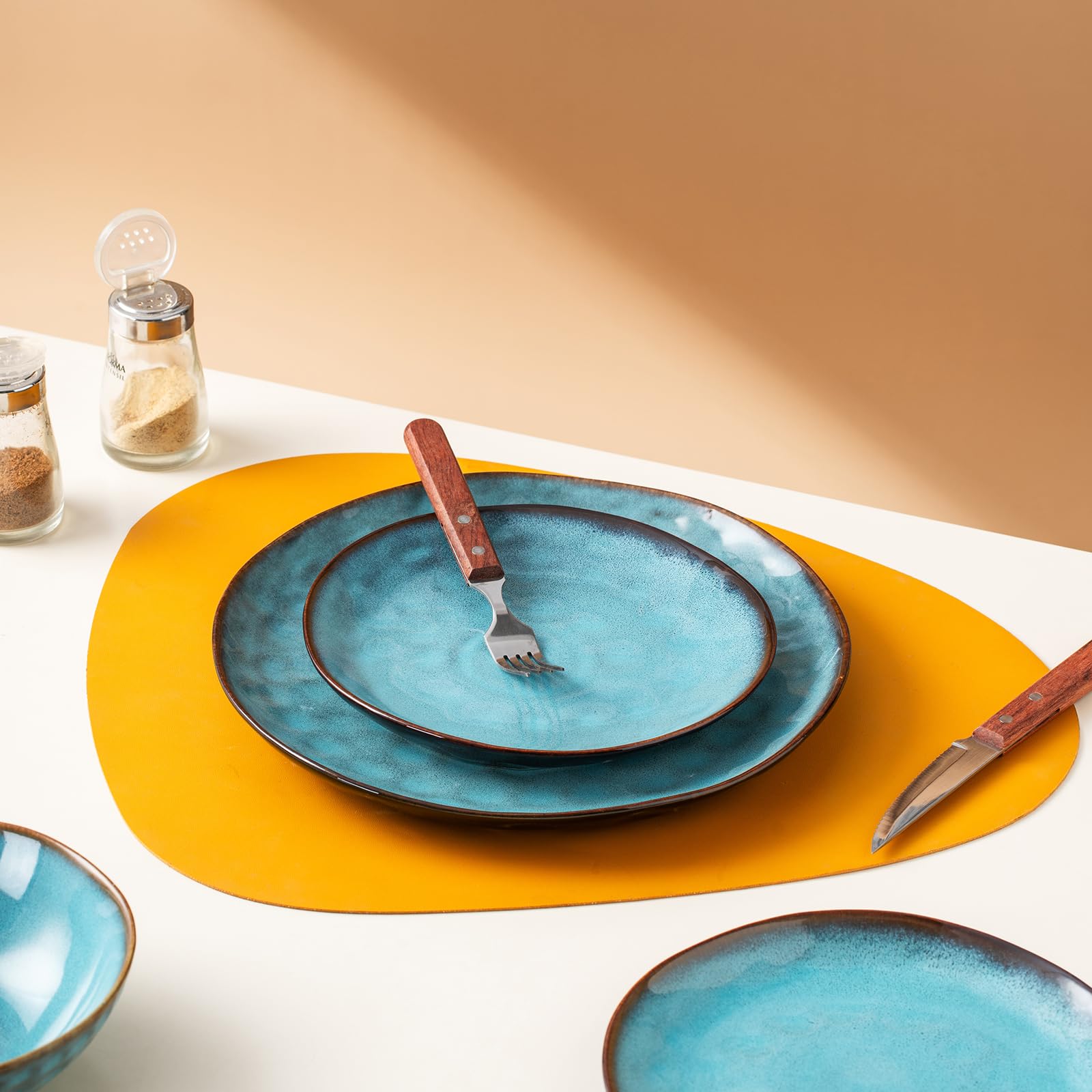 Zestaw naczyń kempingowych dla 4 osób, 12-częściowy zestaw naczyń z kamionki, porcelanowy serwis z talerzami obiadowymi, talerzami deserowymi, miseczkami do musli, nadają się do kuchenki