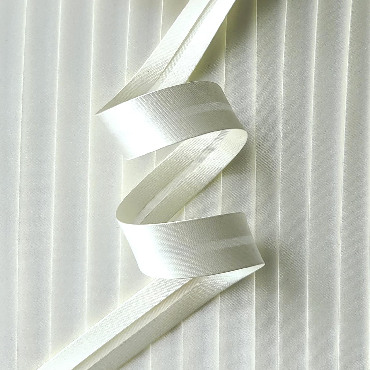 Ivory 18mm Wide Satin Bias Binding Edge Tape - Pre-Folded - 5 Metres