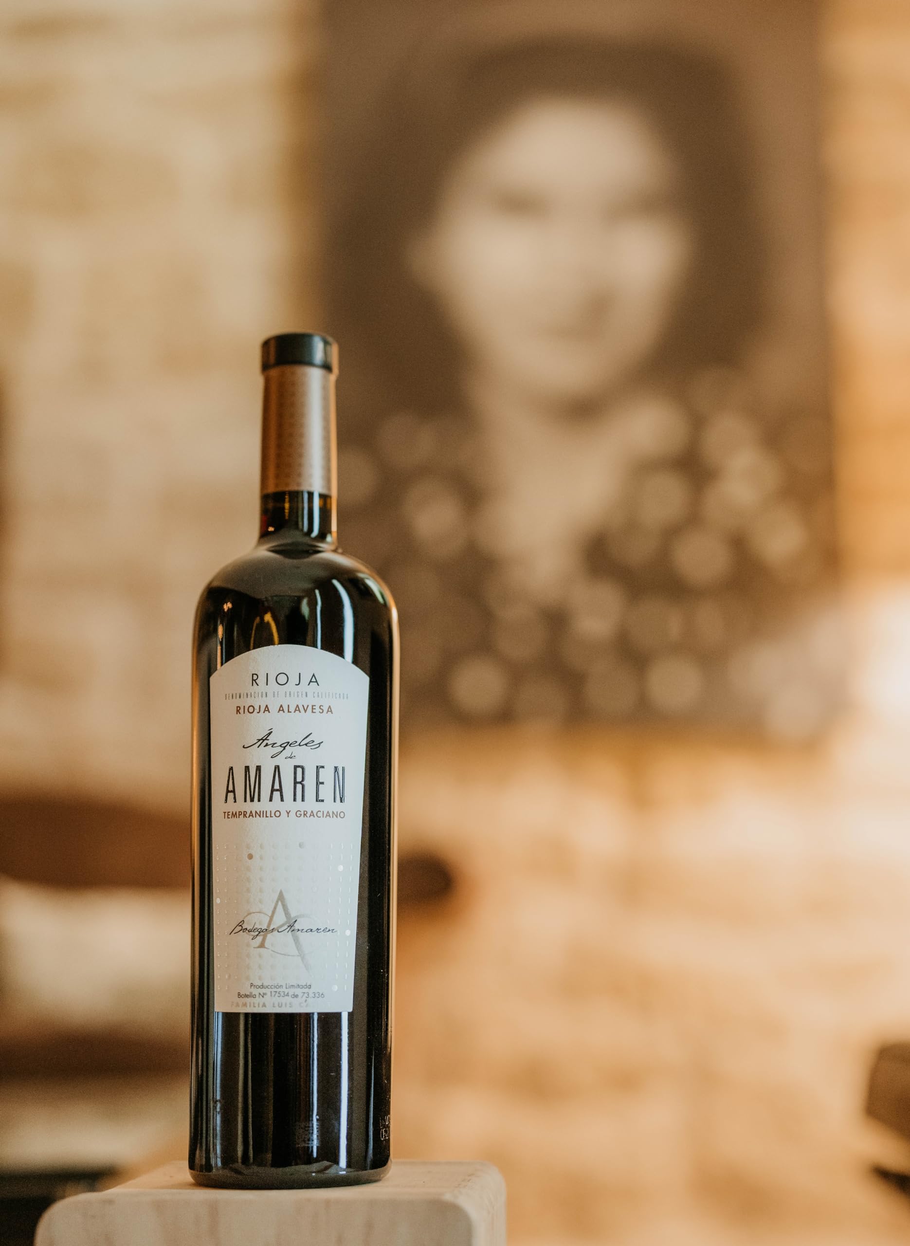 Ángeles de Amaren - Vino Tinto con D.O. Rioja - Elaborado con Variedad de Uva Tempranillo y Graciano - Notas Frutales - Barricas de Roble Francés y Americano - Incluye Estuche - 6 Botellas de 75 cl
