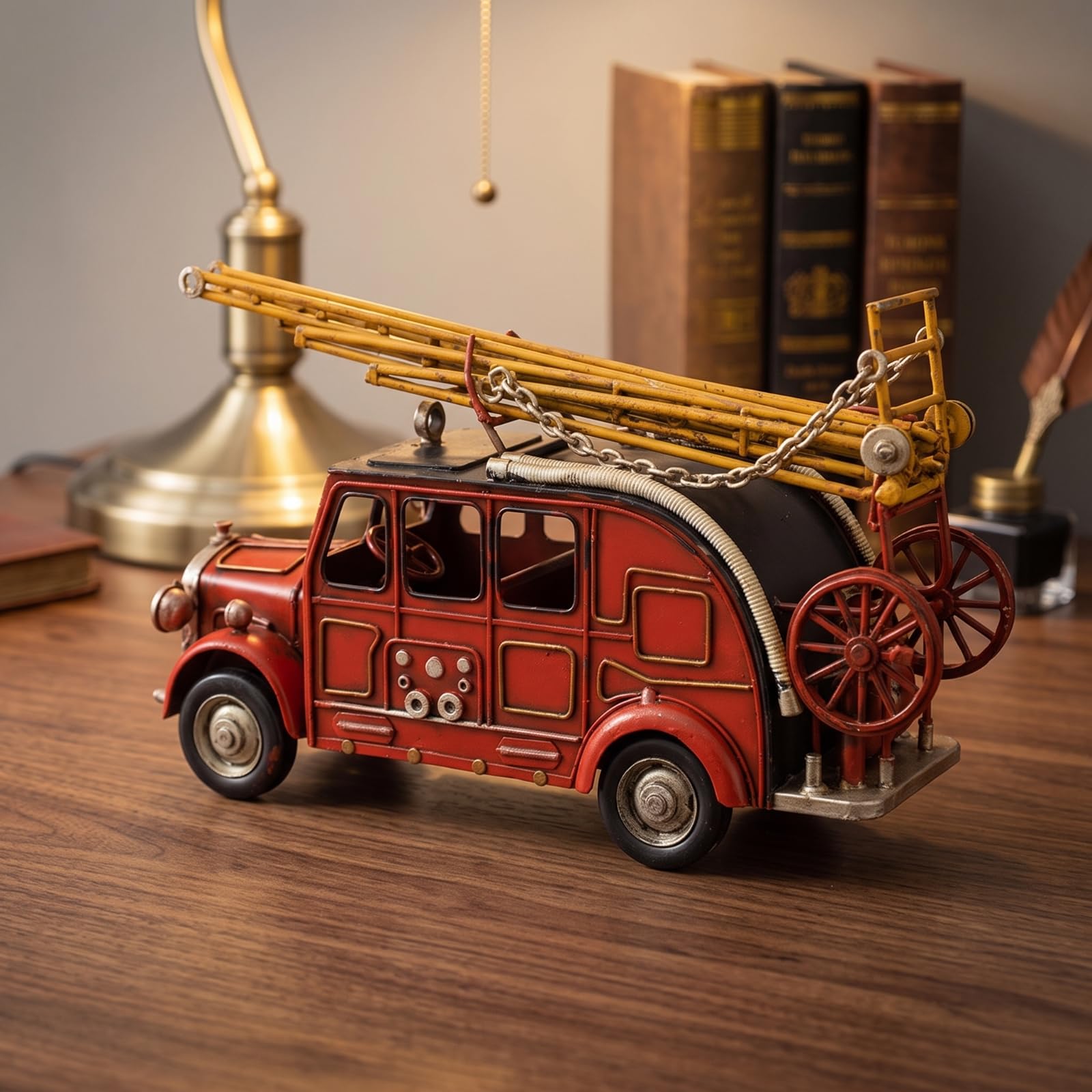 harayaa Leiter Feuer Fahrzeug Oldtimer Metall Feuerwehrauto Modell Retro Feuerwehrwagen Dekofigur Sammlerstück aus Eisen mit Stabilem Aufbau für Wohnzimmer