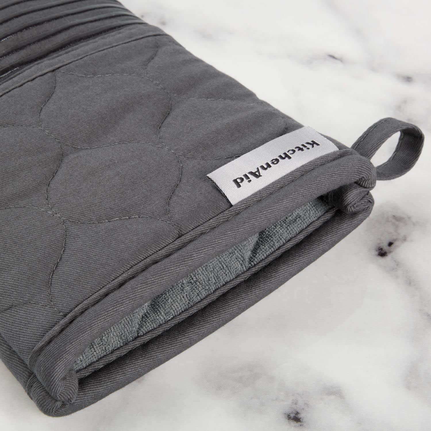KitchenAid Quilted Cotton Terry Cloth Oven Mitt, Pot Holder Ensemble torchon, Gant de Cuisine et manique, Polyester, Gris Charbon, 16"x26", 7"x13" & 7"x10"
