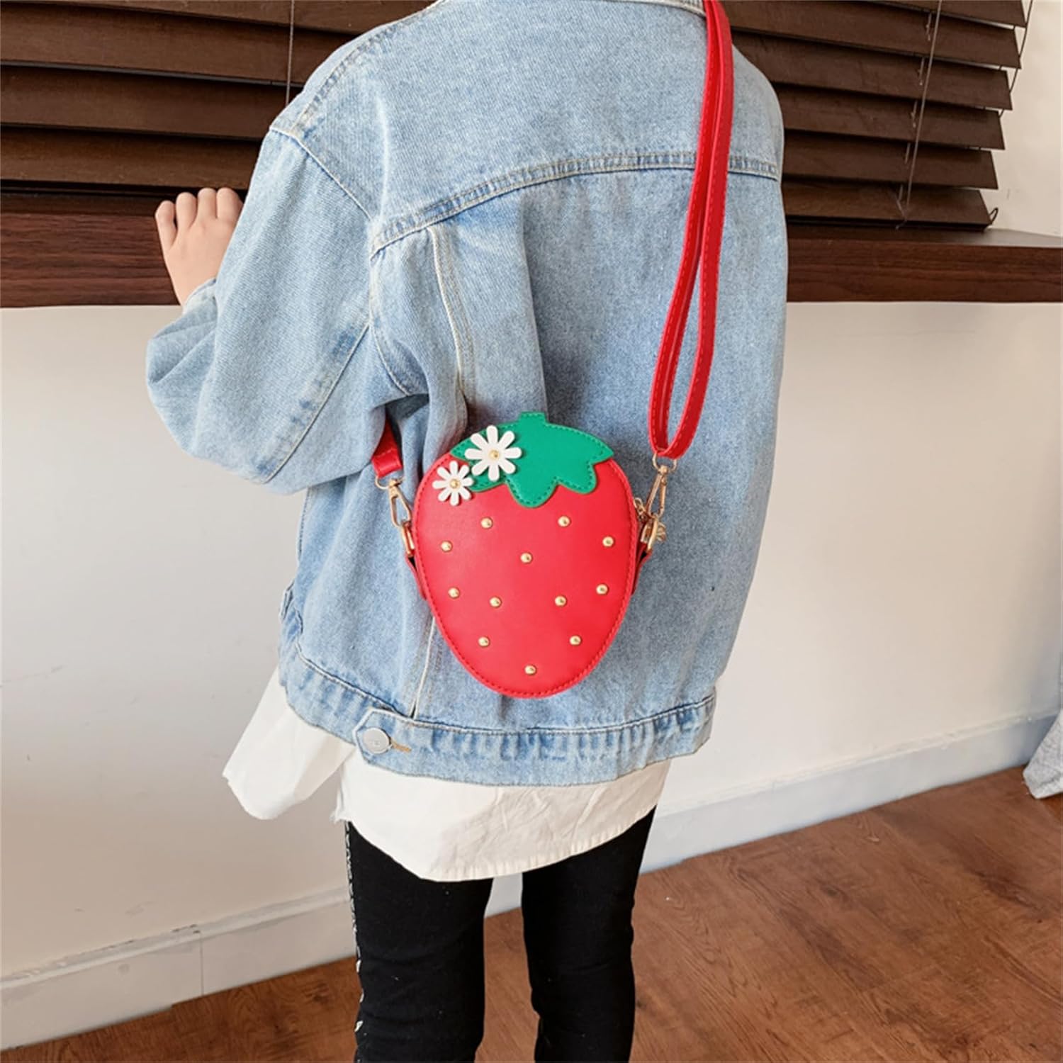 YYaaloa Strawberry Shape Purse with Rivets Shoulder HandBags Messenger Bag Kawaii Purse for Birthday Gift - Image 6