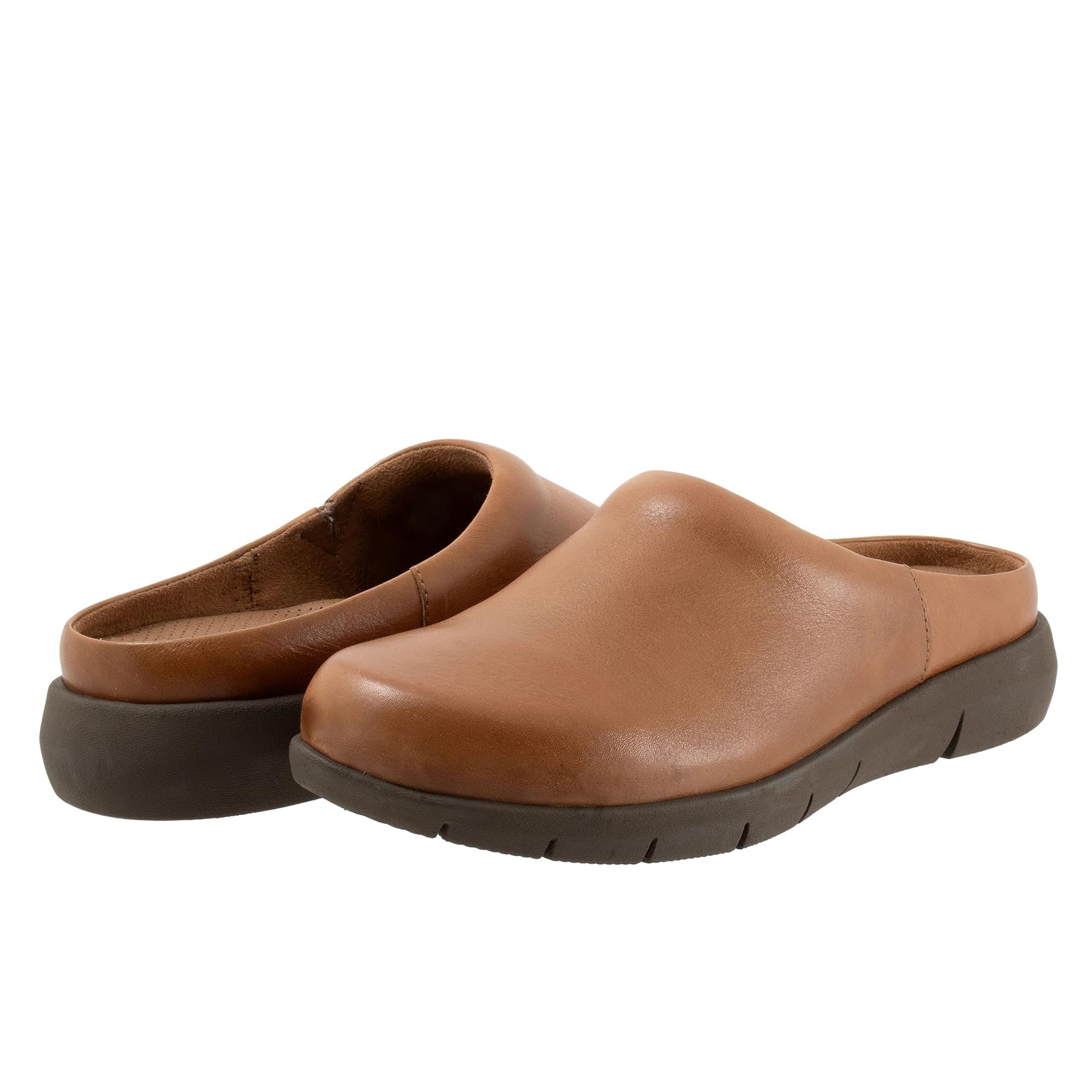 SoftWalkWomen's Andria Clog, Luggage, 9 Narrow