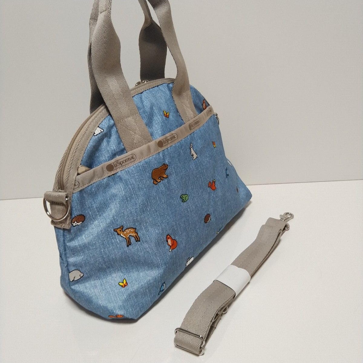 値下げ！！LeSportsacYORKSATCHELウェイクアップアニマルズ LeSportsac（レスポートサック）の「YORK SATCHEL ウェイク