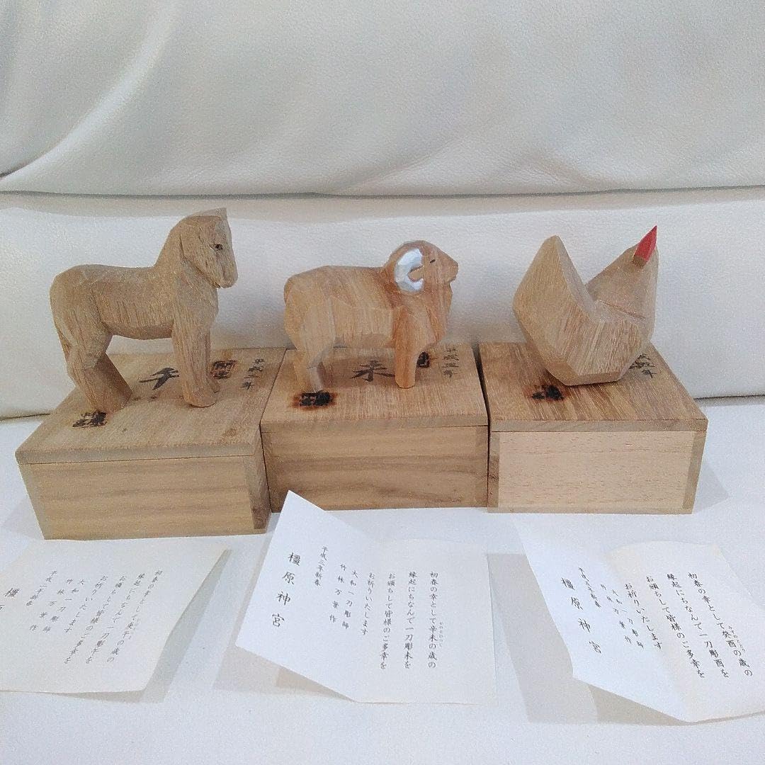 Amazon.co.jp: 橿原神宮 干支置物 橿原神宮 干支一刀彫 午 羊 申