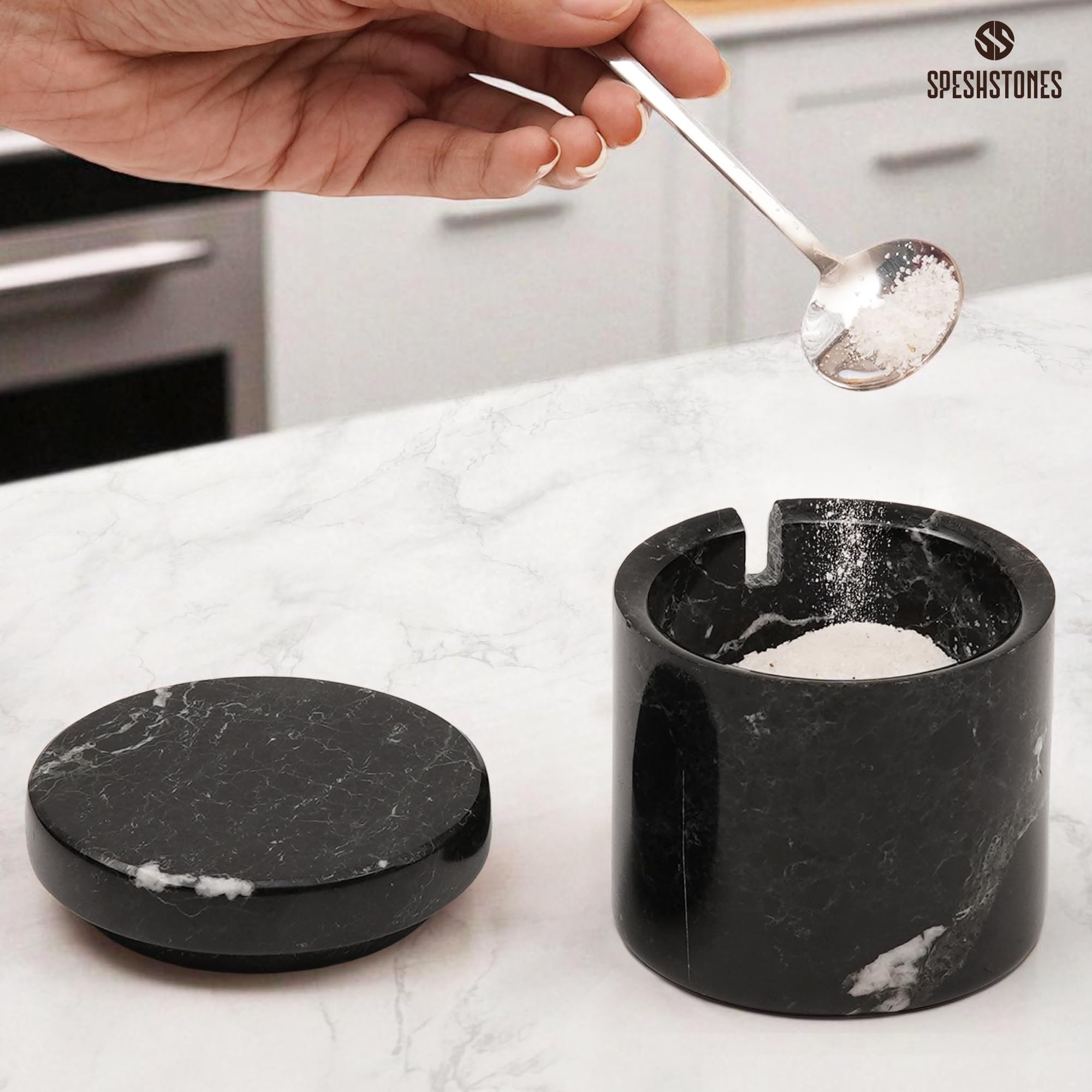 Marmeren beker zoutkelder met deksel en lepel groene onyx 7,5 cm zout Marmeren beker zoutkelder met deksel en lepel groene onyx 7,5 cm zout