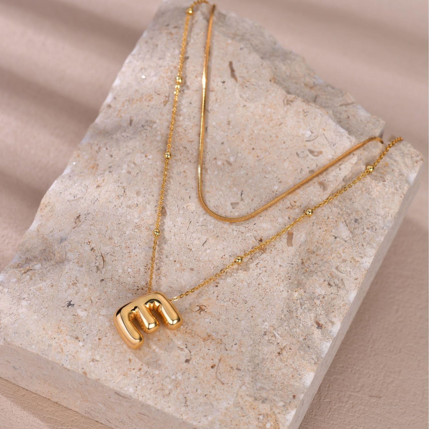 Collane per Donne e Ragazze Pendentini ad Alfa Lettere a balaustre Personalizzate per Nome, Collana di Scudo con medaglia, Regalo Femminile