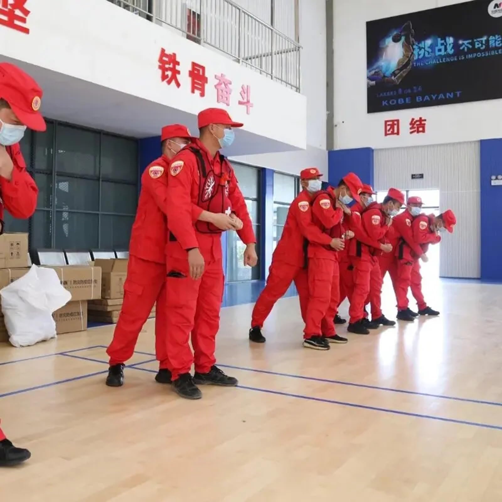 Simulateur Anti-étouffement Modèle de Formation aux Premiers Secours en Cas d'infarctus chez l'adulte avec Tape dans Le Dos pour démonstrations pédagogiques, Rouge