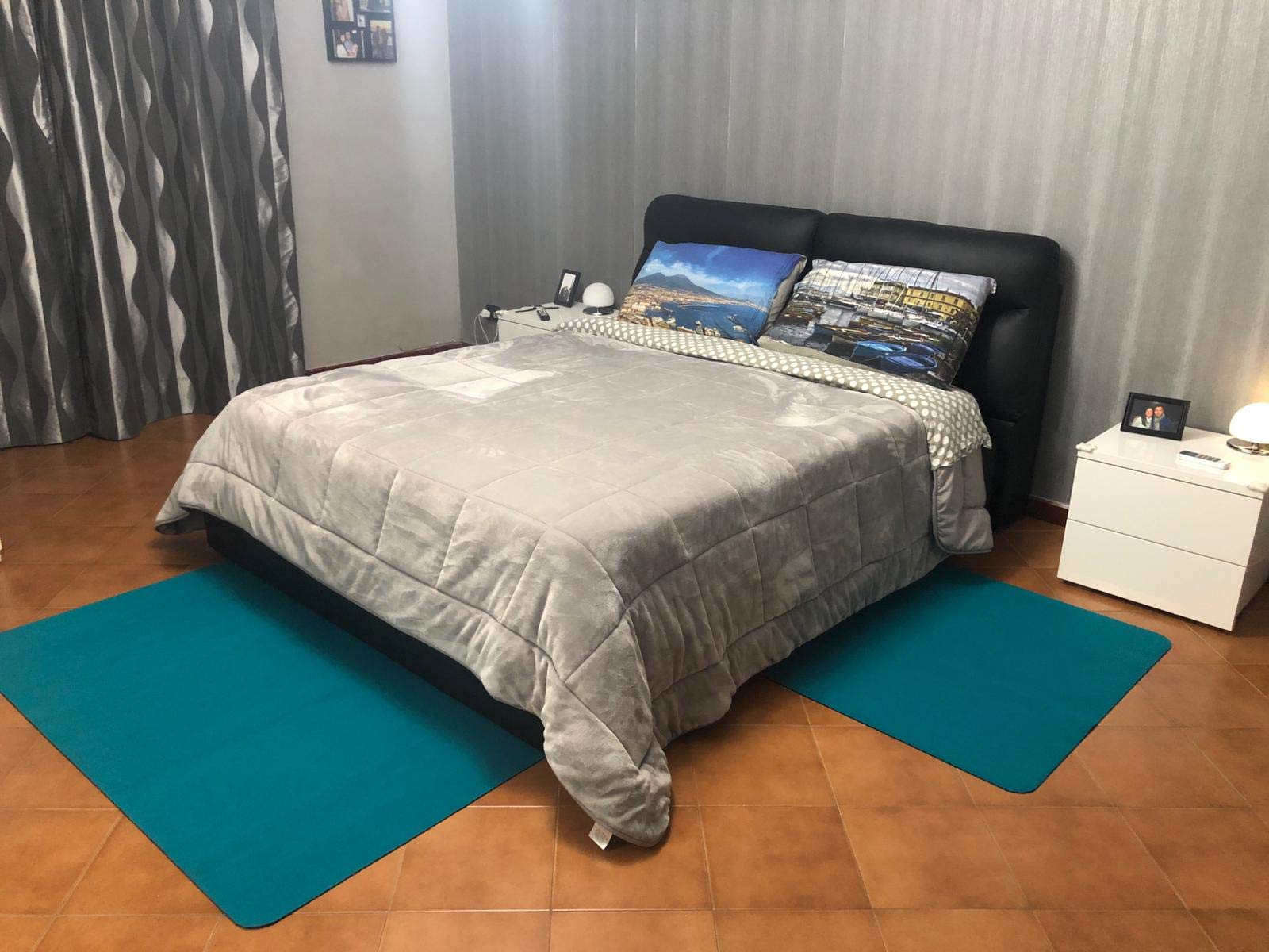 Set Scendiletto Formato da 3 Pezzi - 2 Tappeti da 80x100 cm e 1 Tappeto da 80x150 cm (Grigio)
