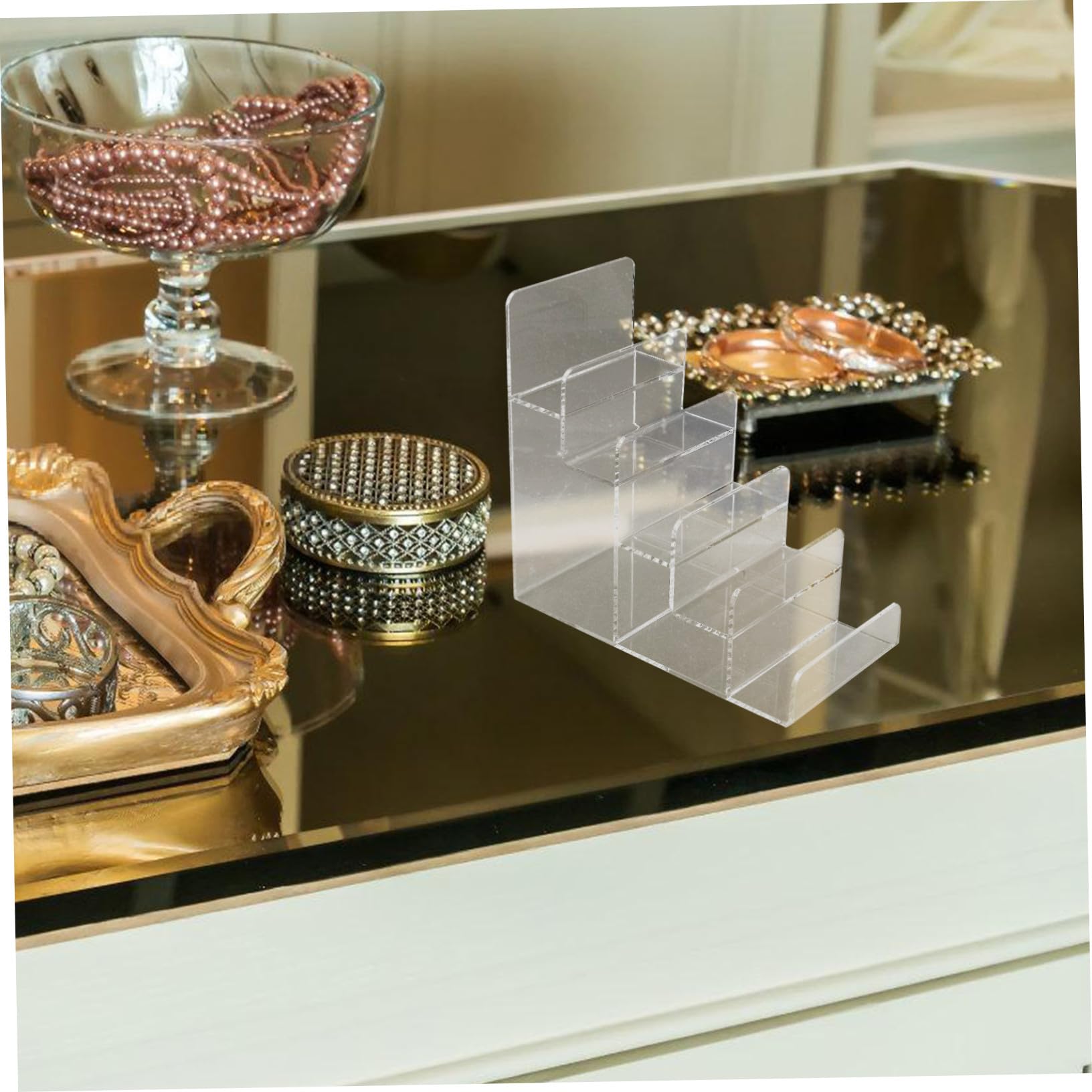 Transparenter 5-stufigen Acryl Displayständer mit 3,5cm Abstand als Desktop Organizer zur Präsentation von Geldbörsen im Geschäft und Garderobenbereich