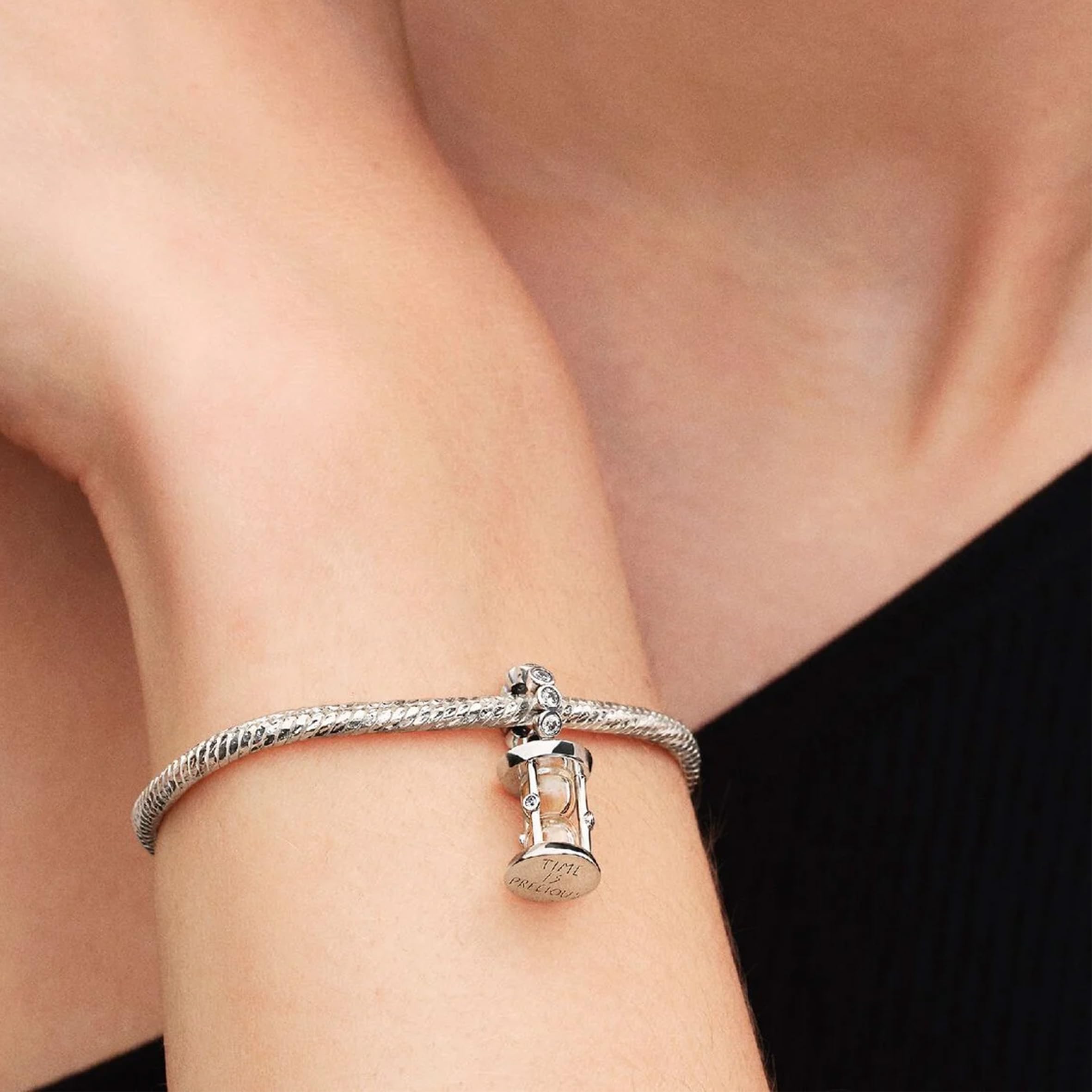 PANDORA Moments 794140C01 - Charm a forma di clessidra in argento sterling con zirconia, compatibile con ME e Moments