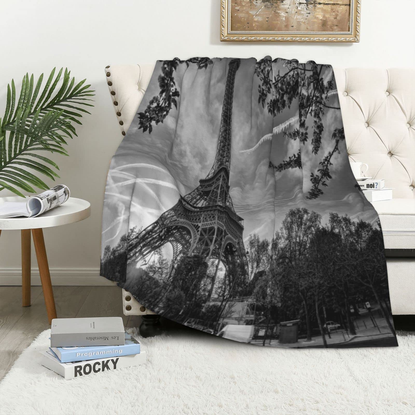 Couverture tour Eiffel en flanelle idéale pour cocooner sur le canapé